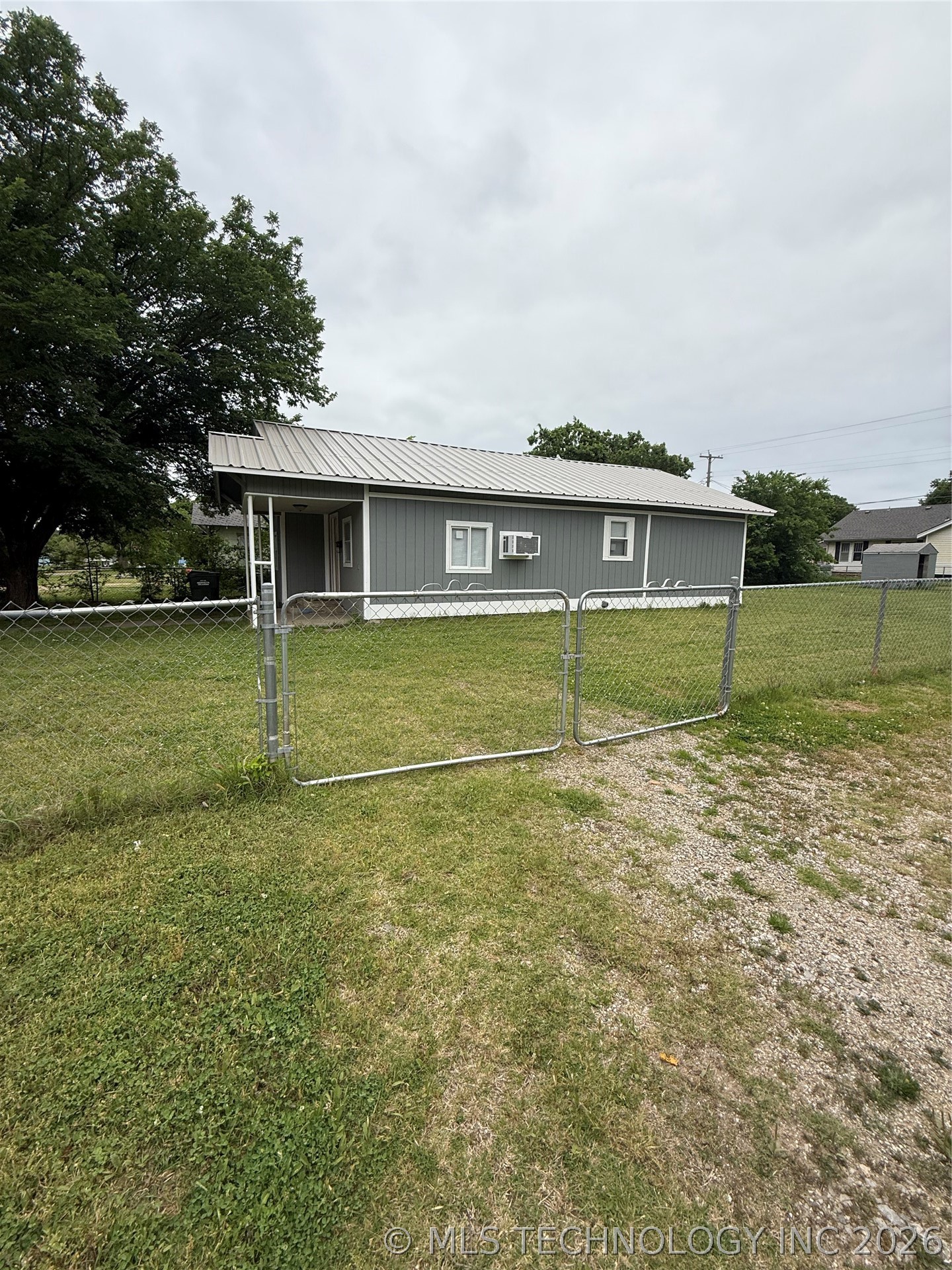 1202 W Division Street Property Photo 25