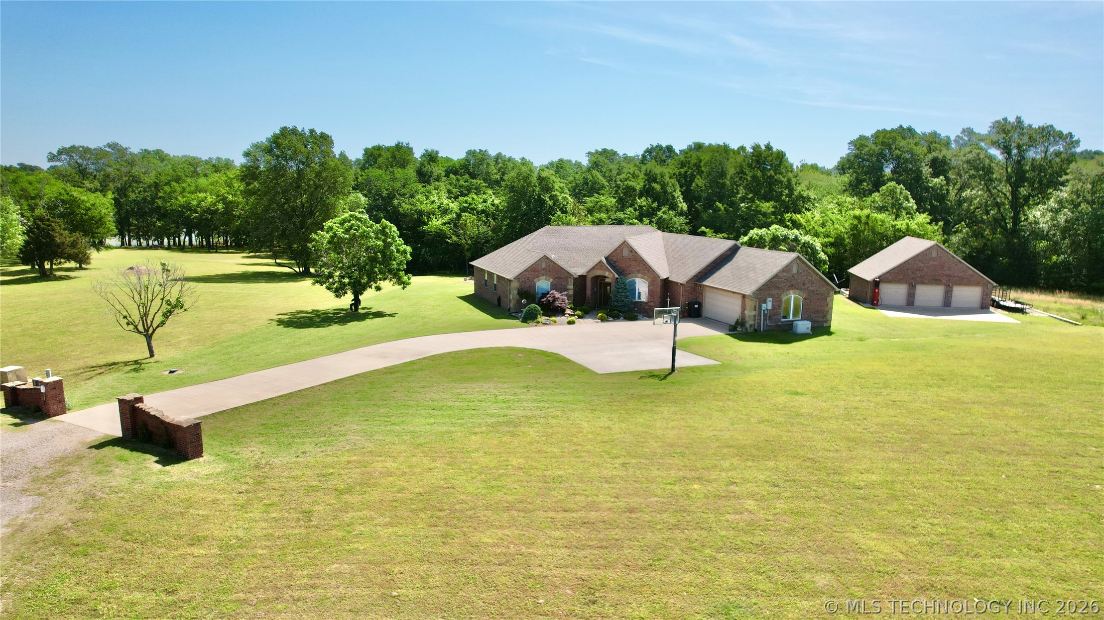 418970 E 1152 Road Property Photo 1