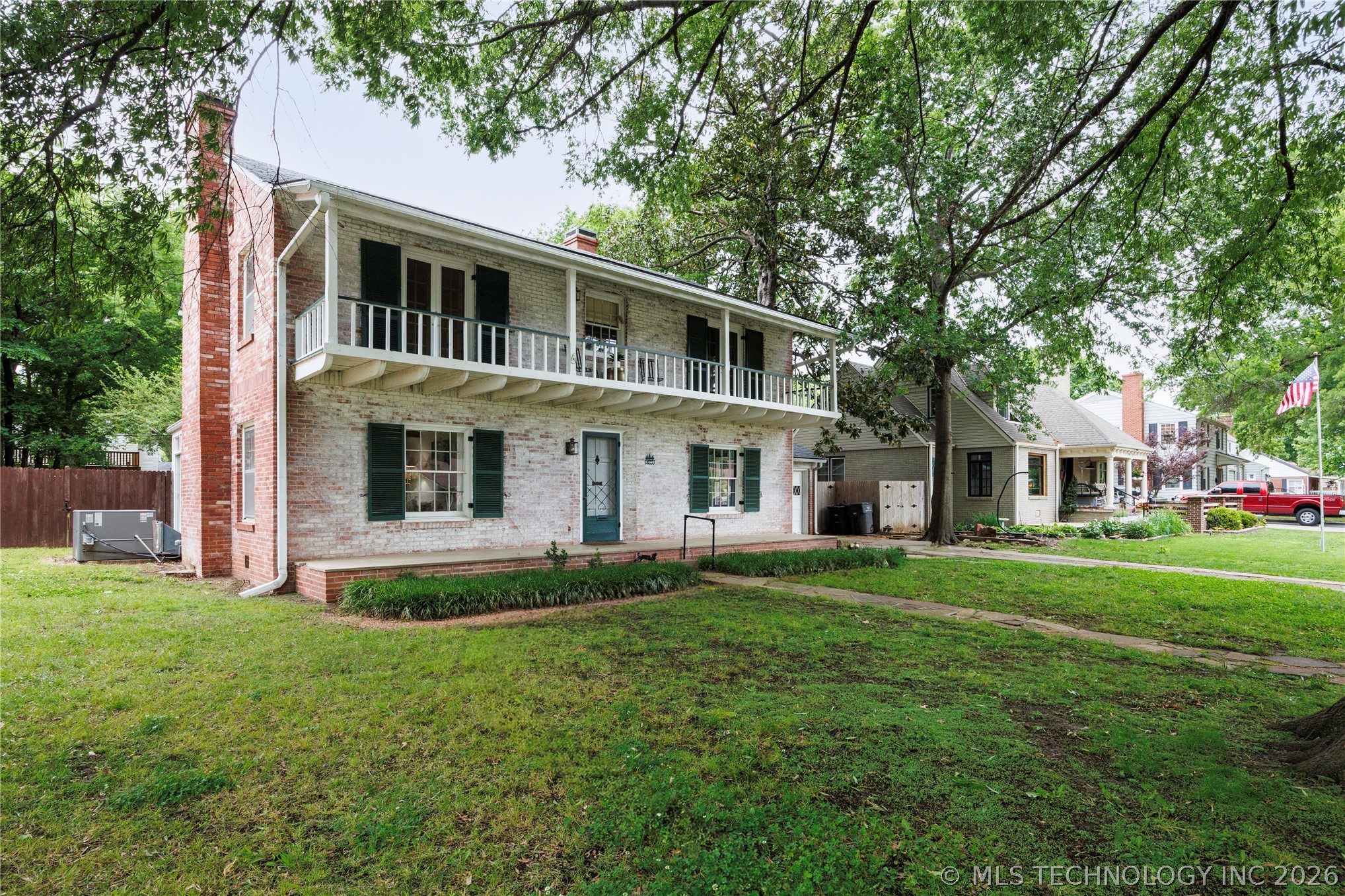 1655 Cherokee Place Property Photo 4