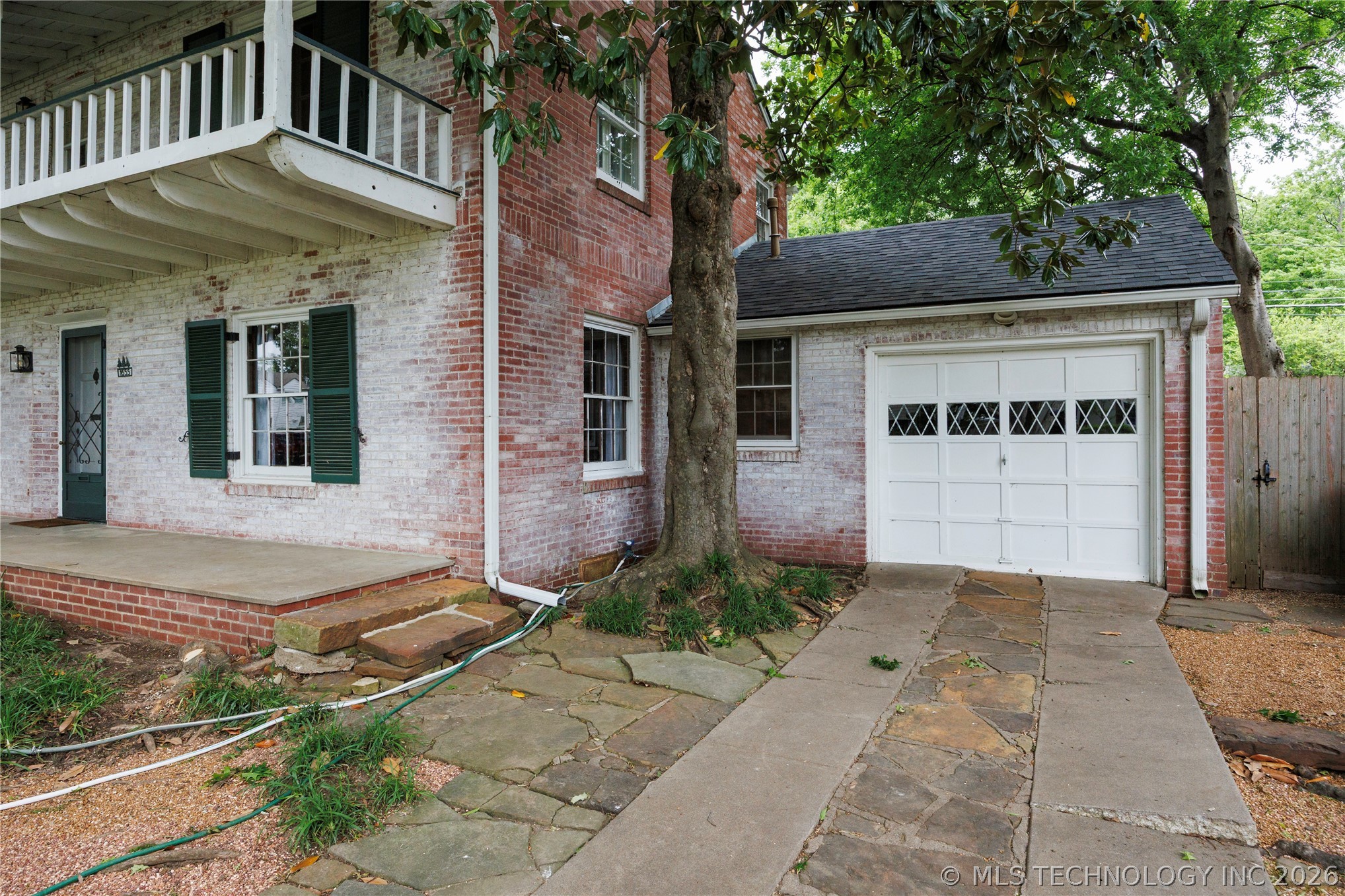 1655 Cherokee Place Property Photo 6