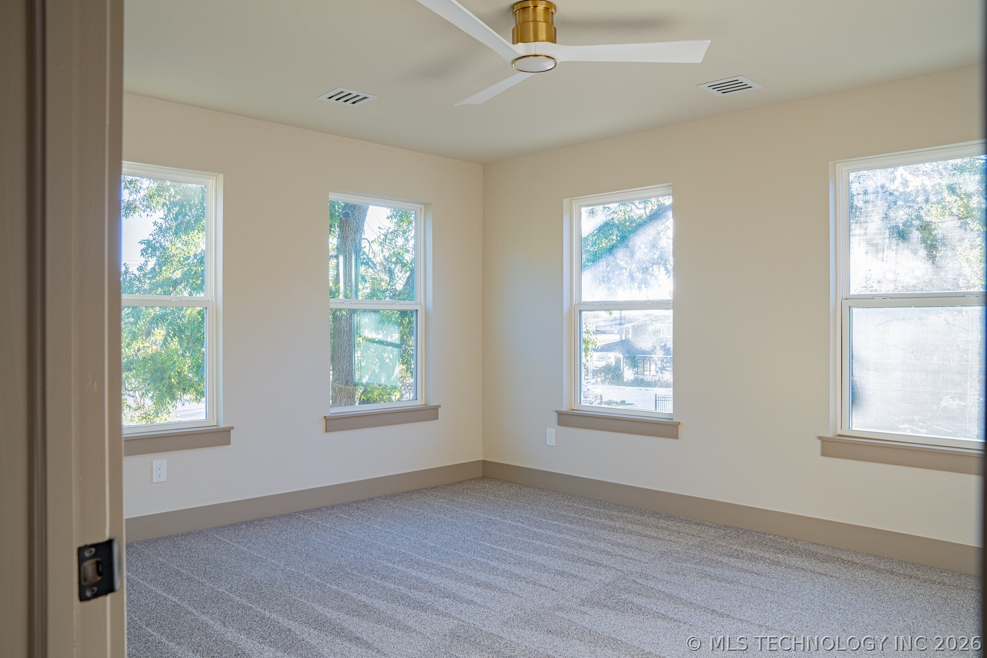 4929 S Columbia Avenue Property Photo 47