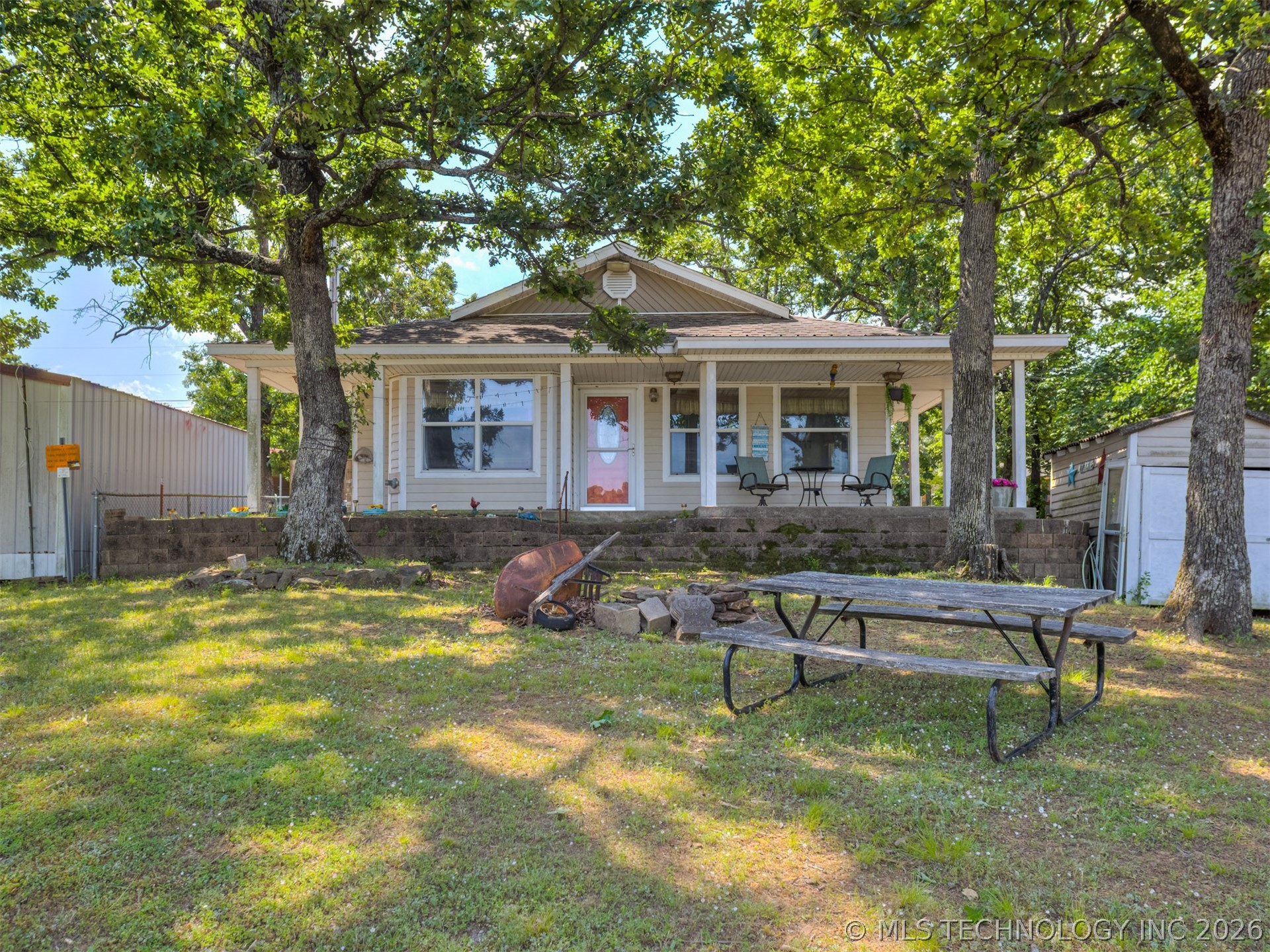 416627 Lakeside Property Photo 1