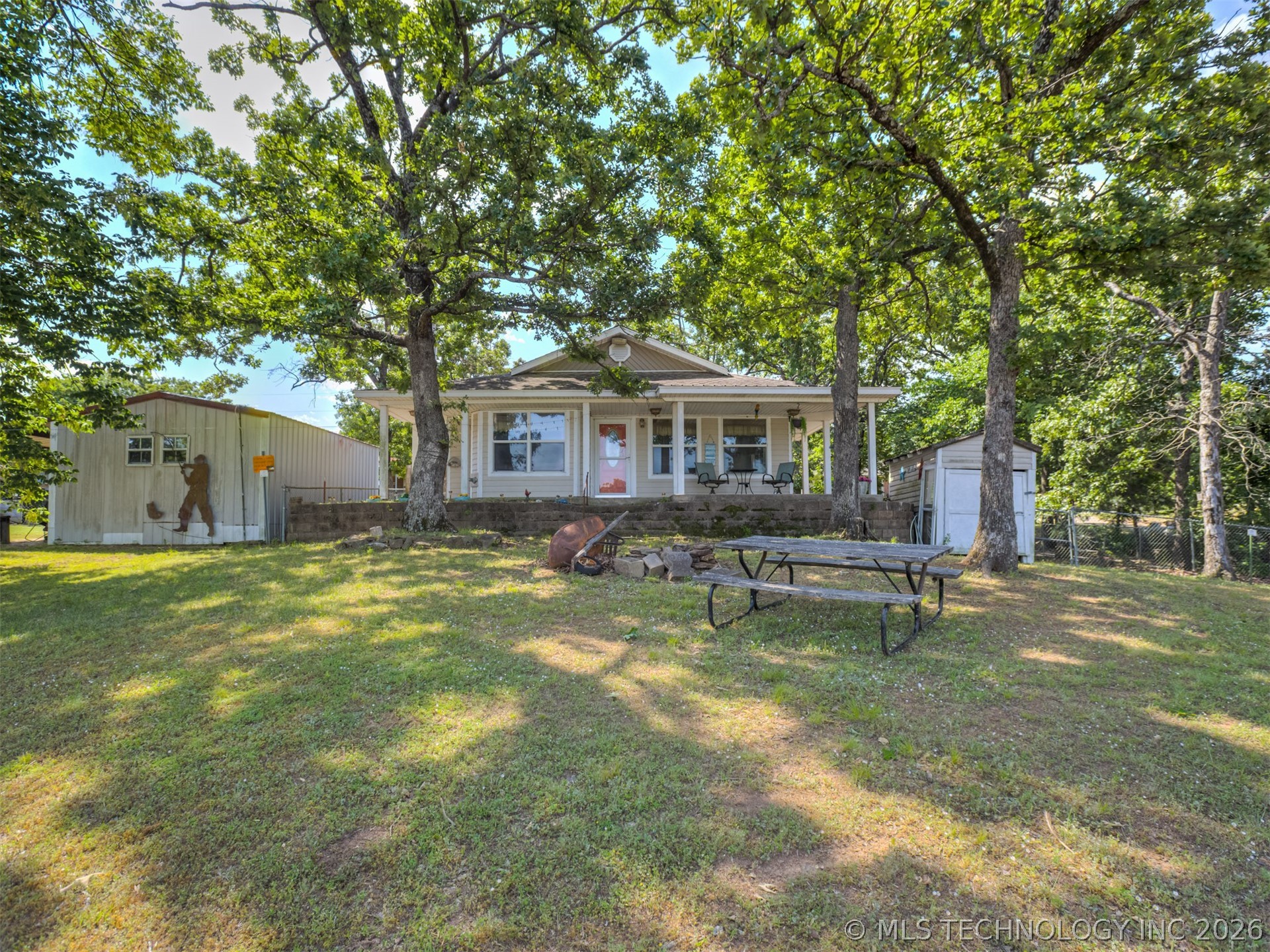 416627 Lakeside Property Photo 2