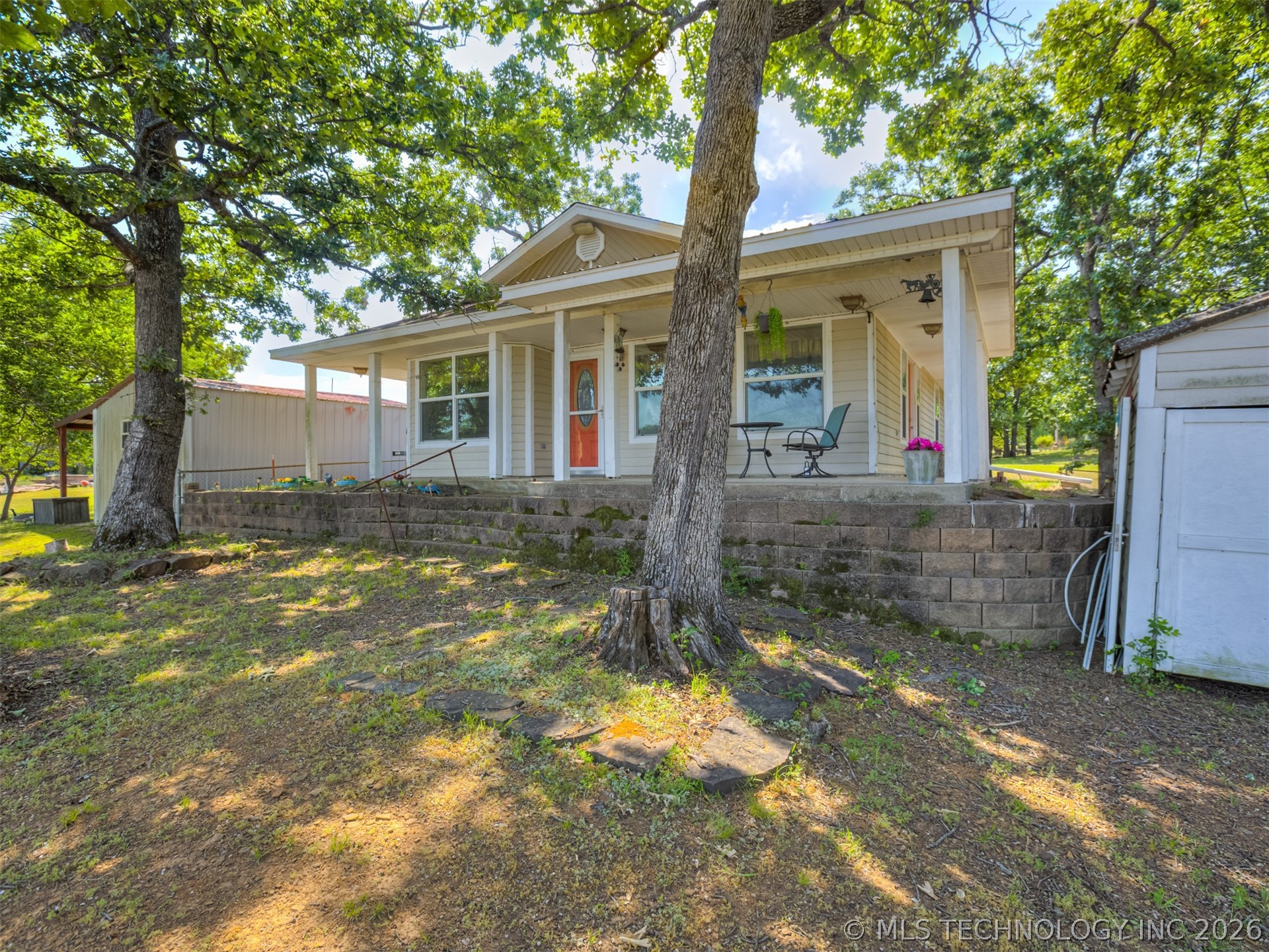 416627 Lakeside Property Photo 3