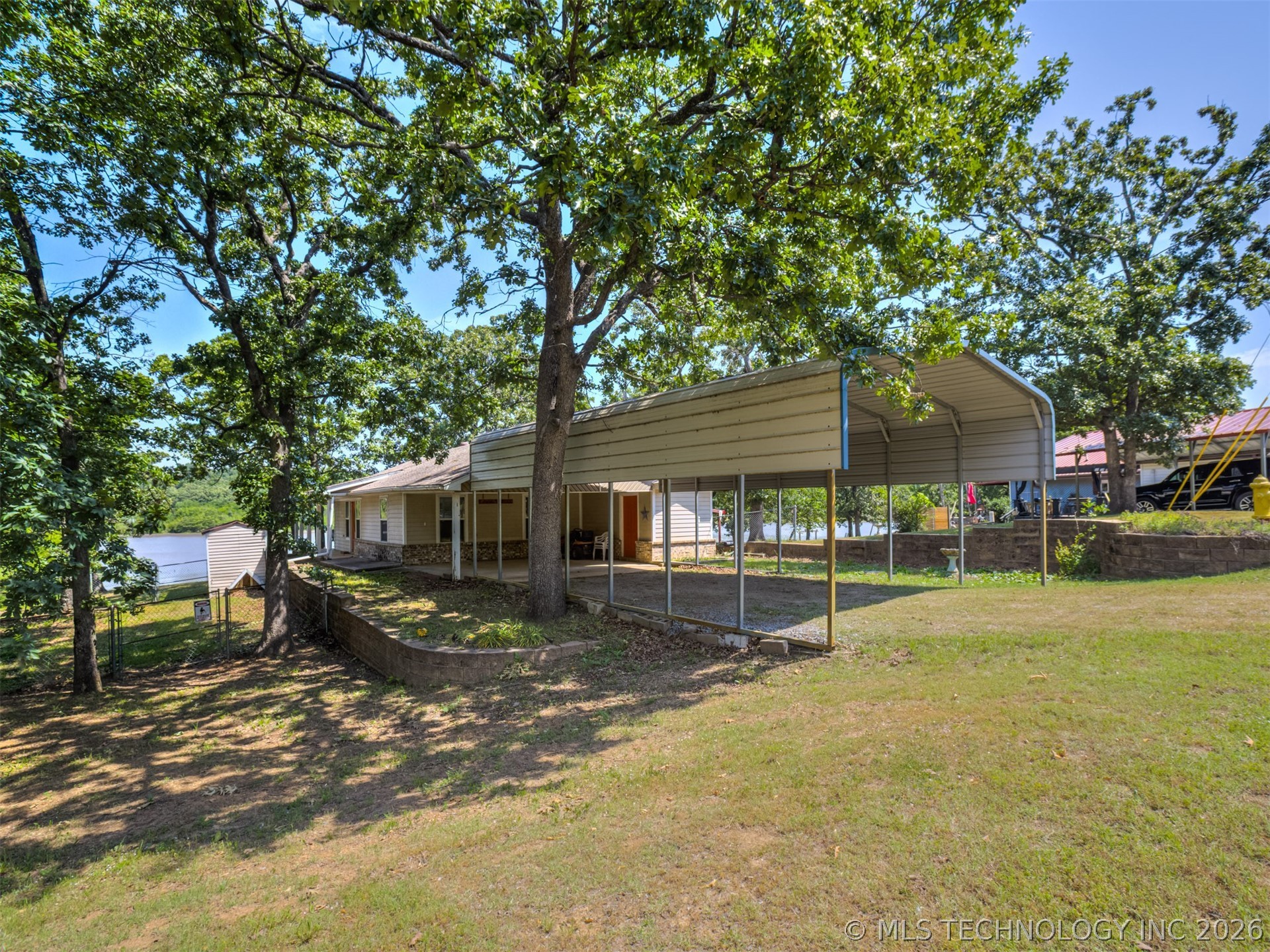 416627 Lakeside Property Photo 9