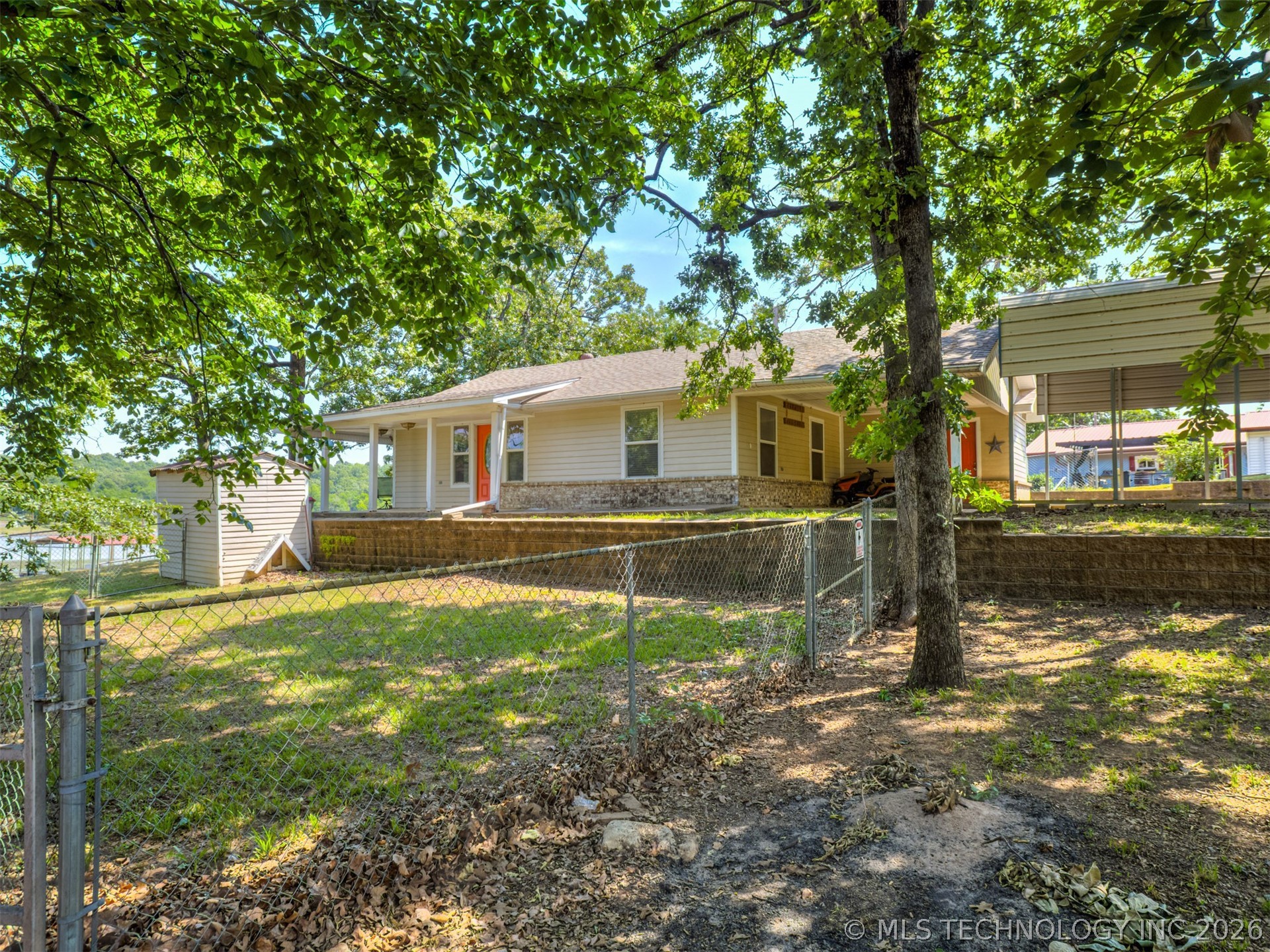 416627 Lakeside Property Photo 10