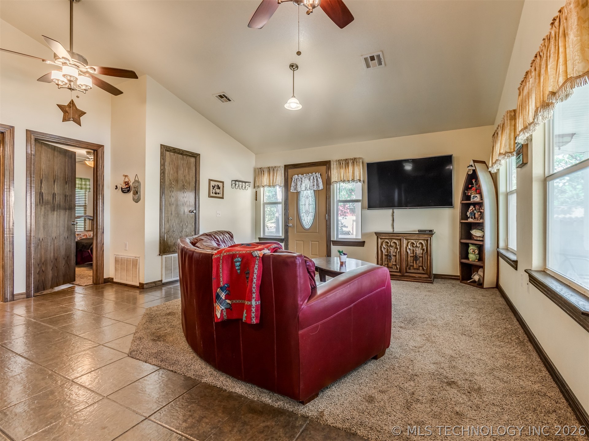 416627 Lakeside Property Photo 12
