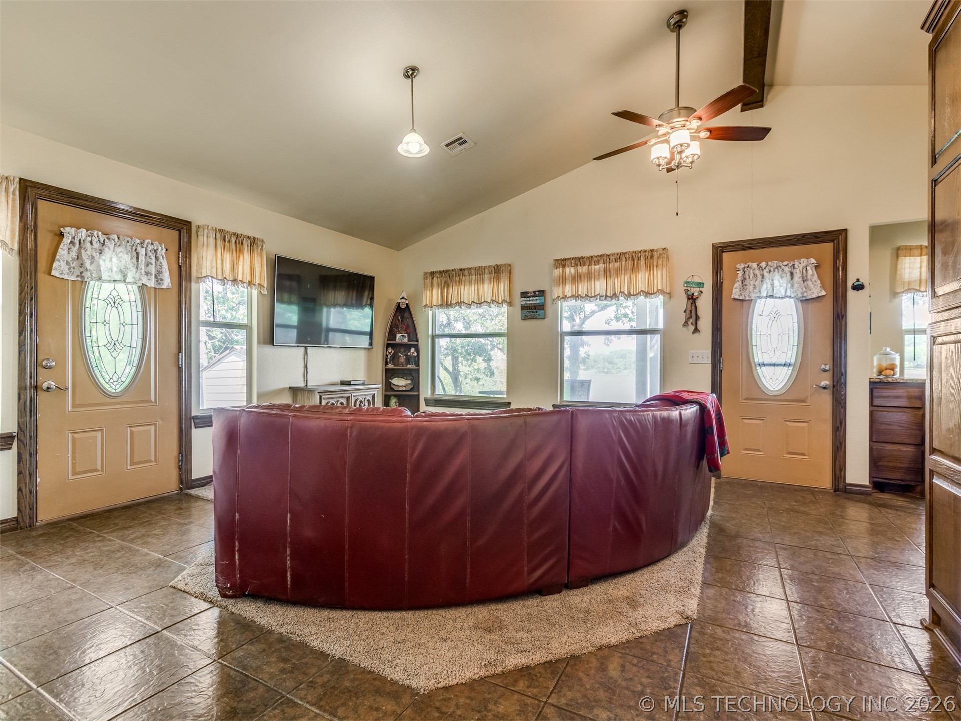 416627 Lakeside Property Photo 14