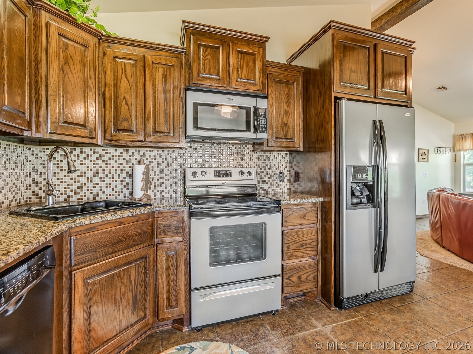 416627 Lakeside Property Photo 16