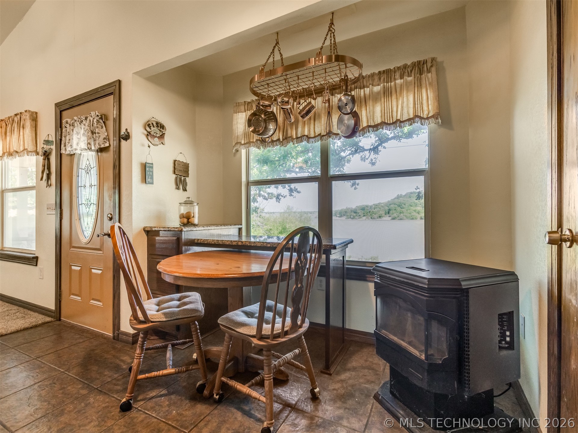 416627 Lakeside Property Photo 20