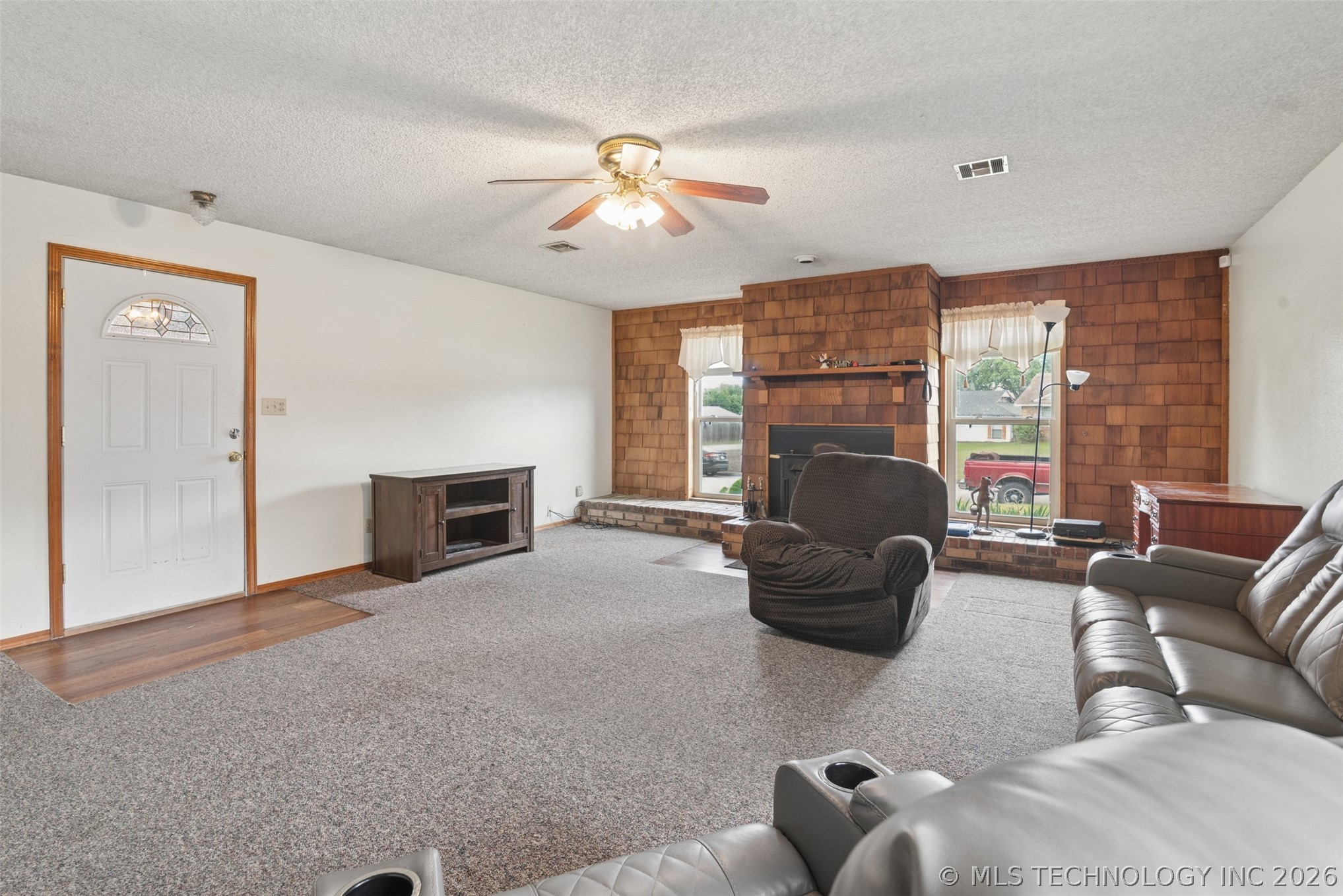 2307 E Fieldstone Street Property Photo 6