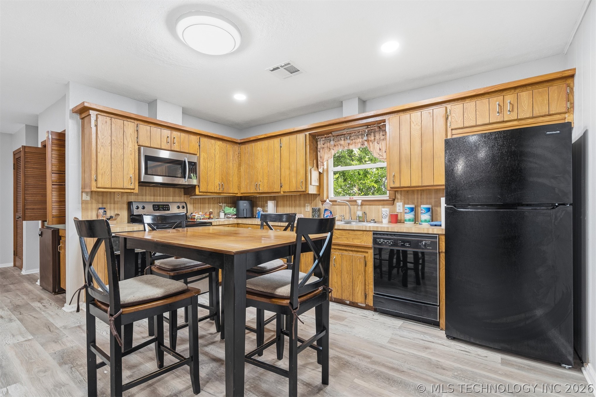 710 White Rock Property Photo 8