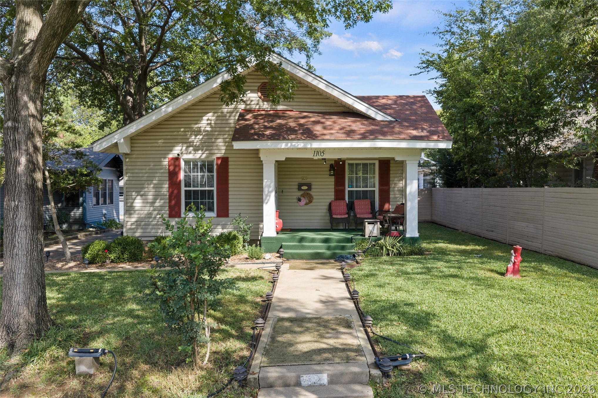 1105 Bixby Property Photo 1