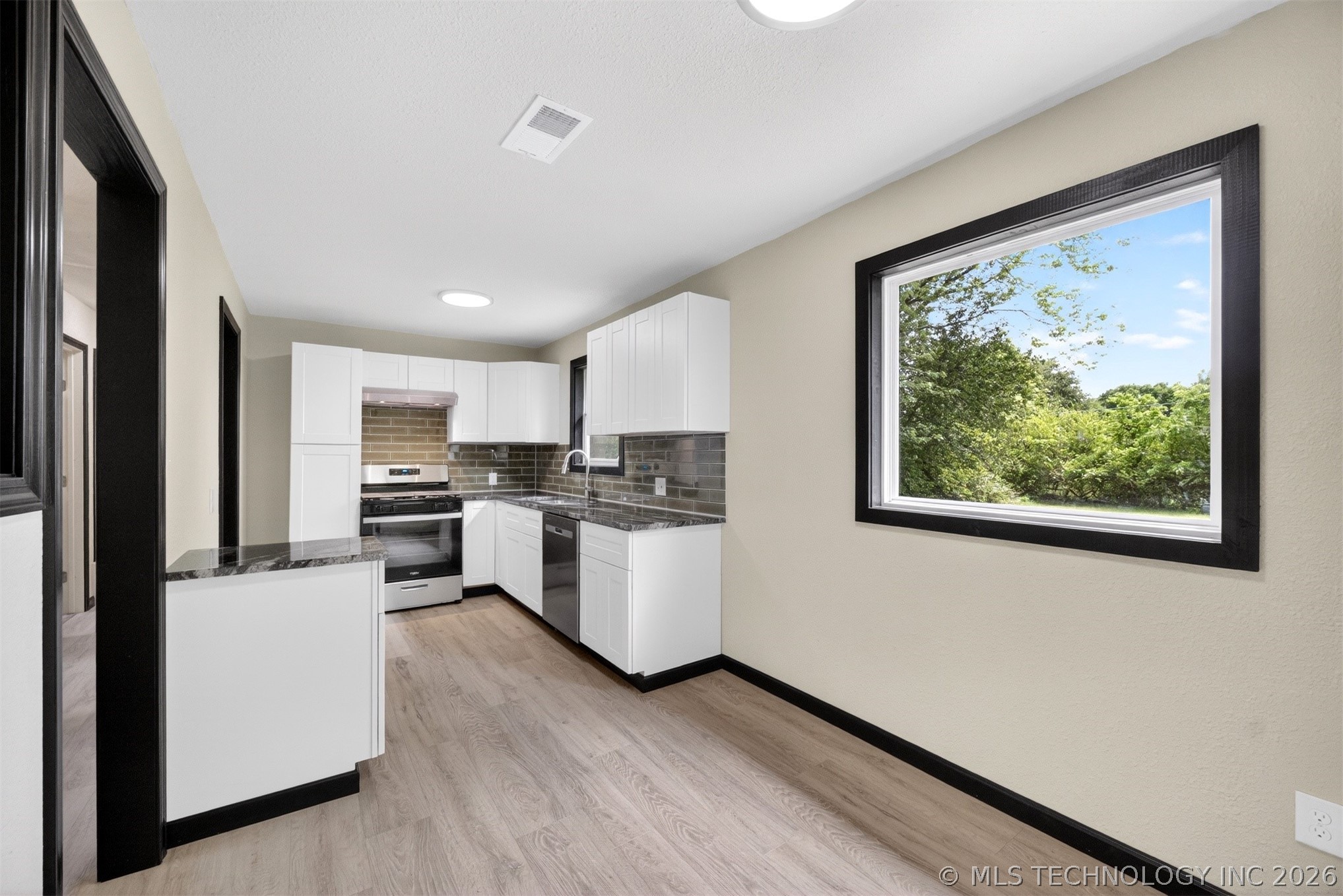 28 E 62nd Place N Property Photo 7