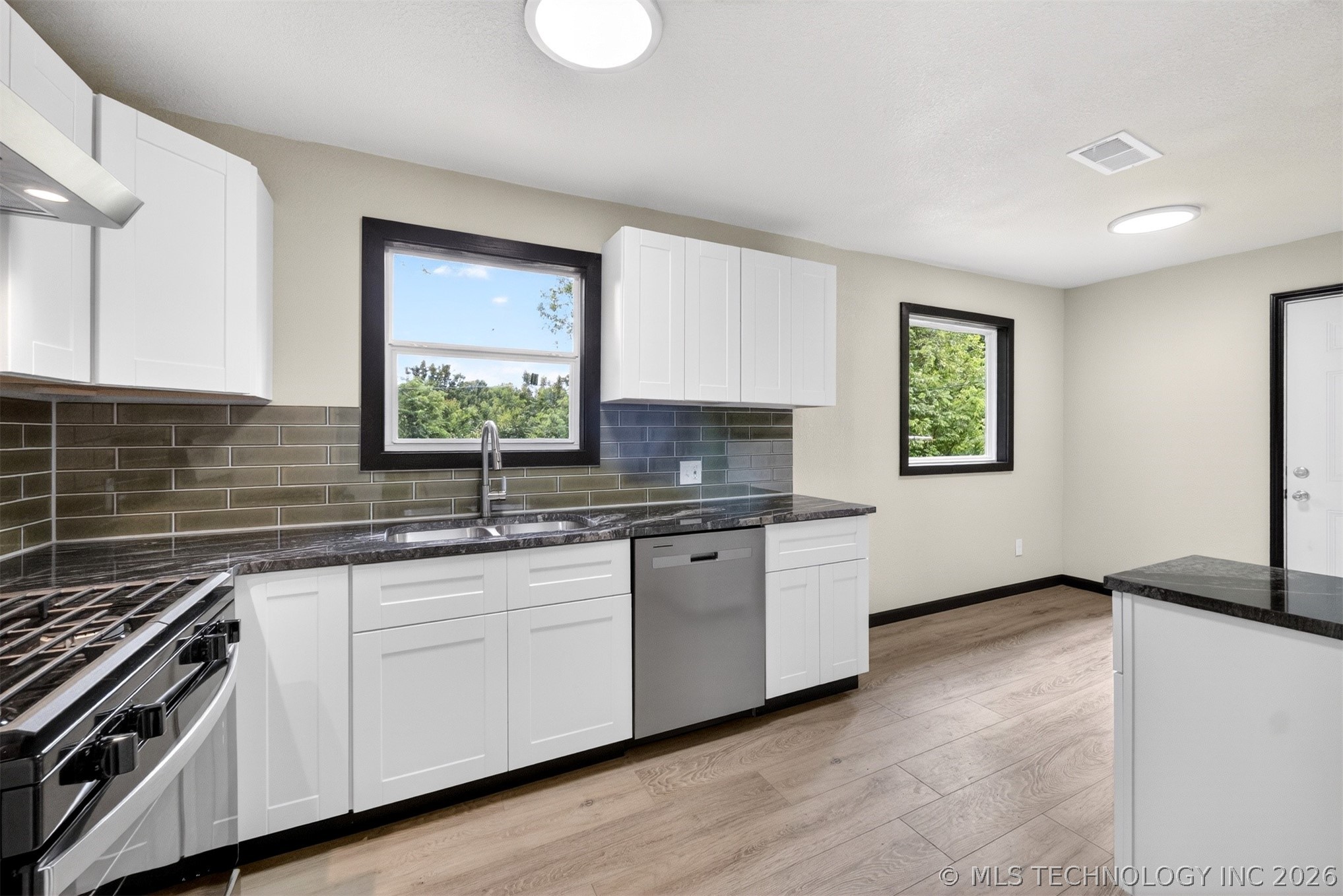 28 E 62nd Place N Property Photo 10