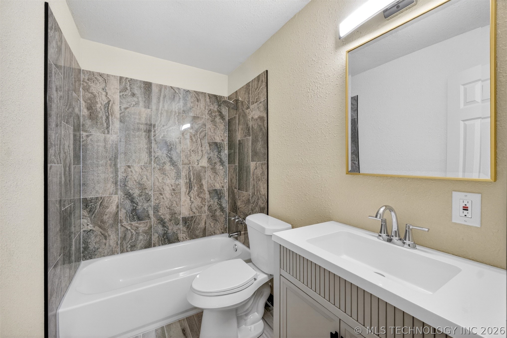 28 E 62nd Place N Property Photo 12
