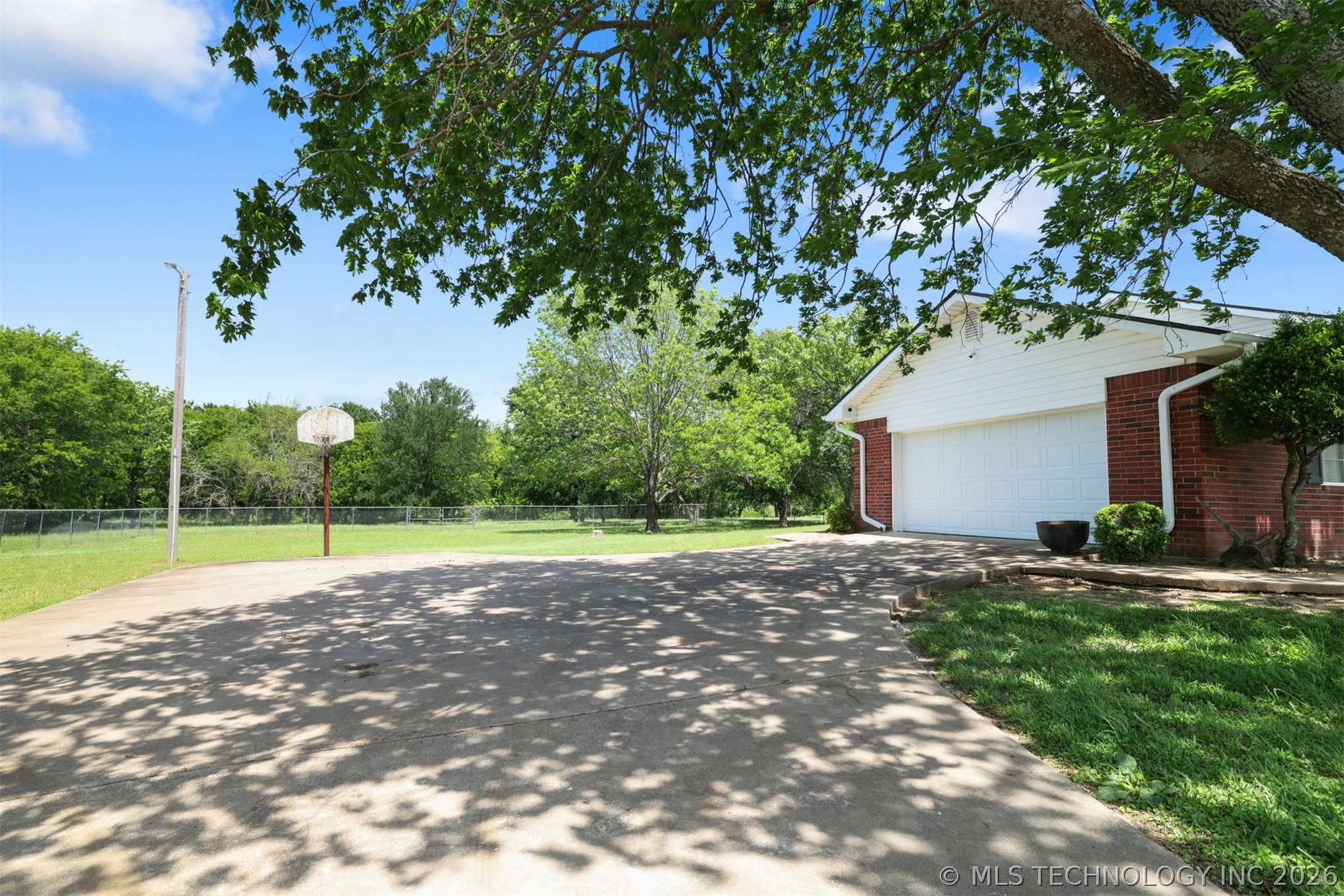 5181 State Road 70 E Property Photo 4