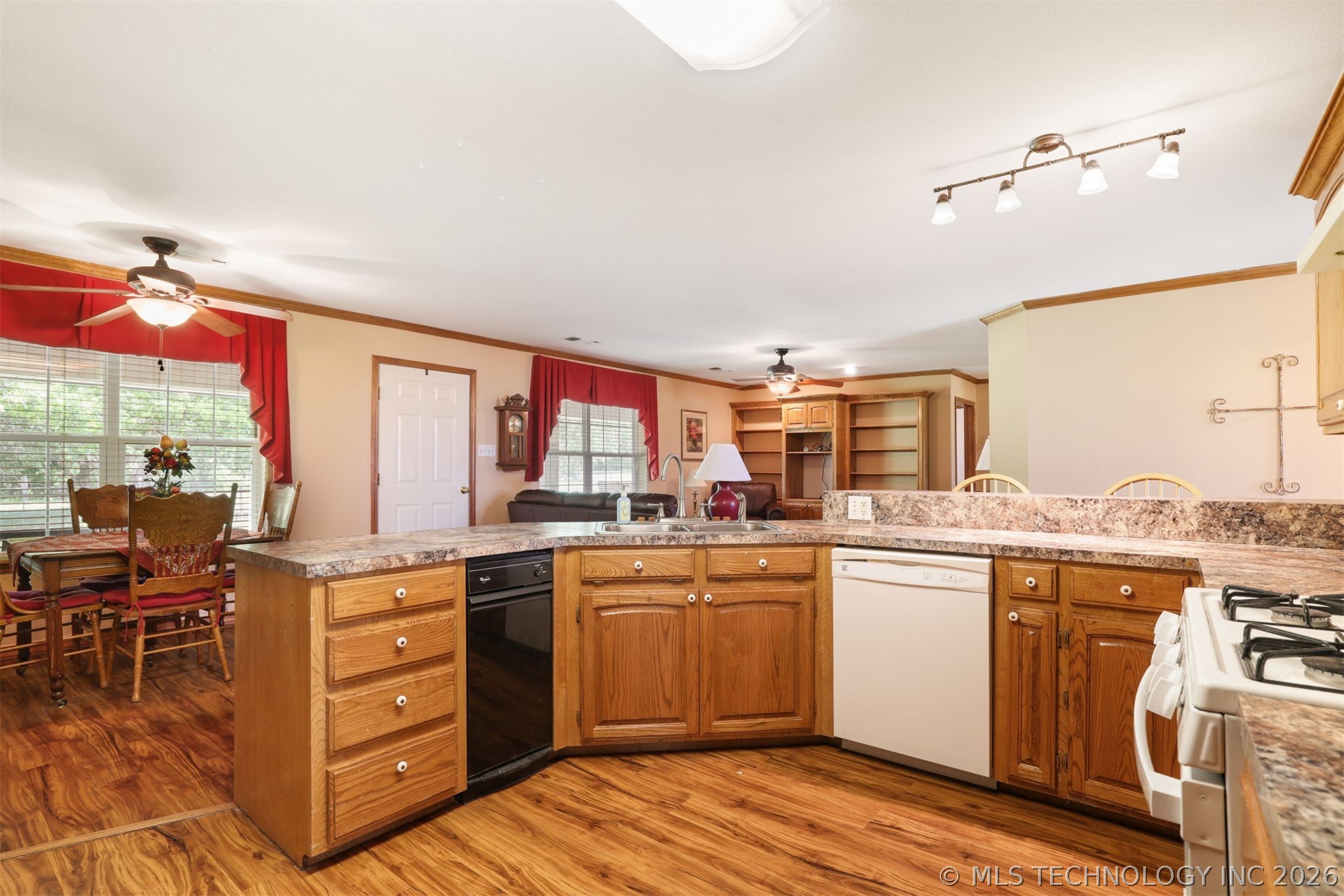 5181 State Road 70 E Property Photo 11