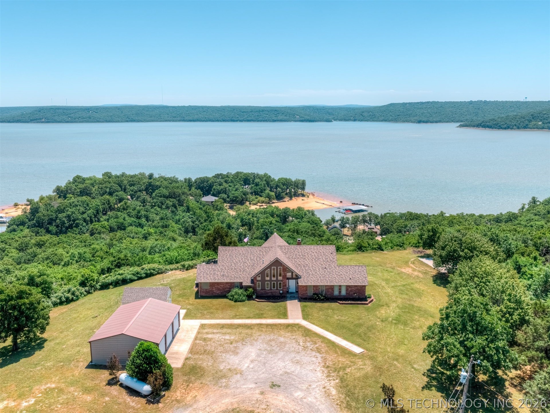 423310 E 1169 Road Property Photo 3