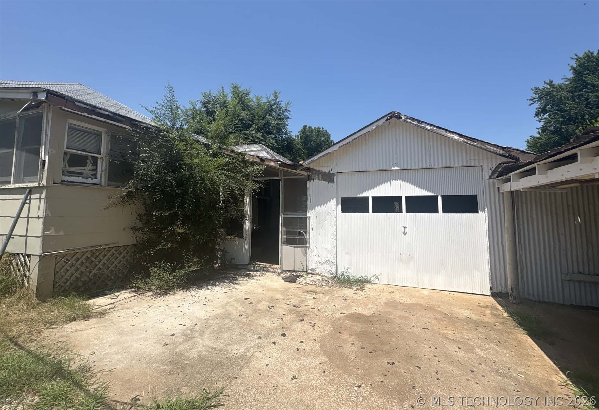 401 N Vine Avenue Property Photo 3