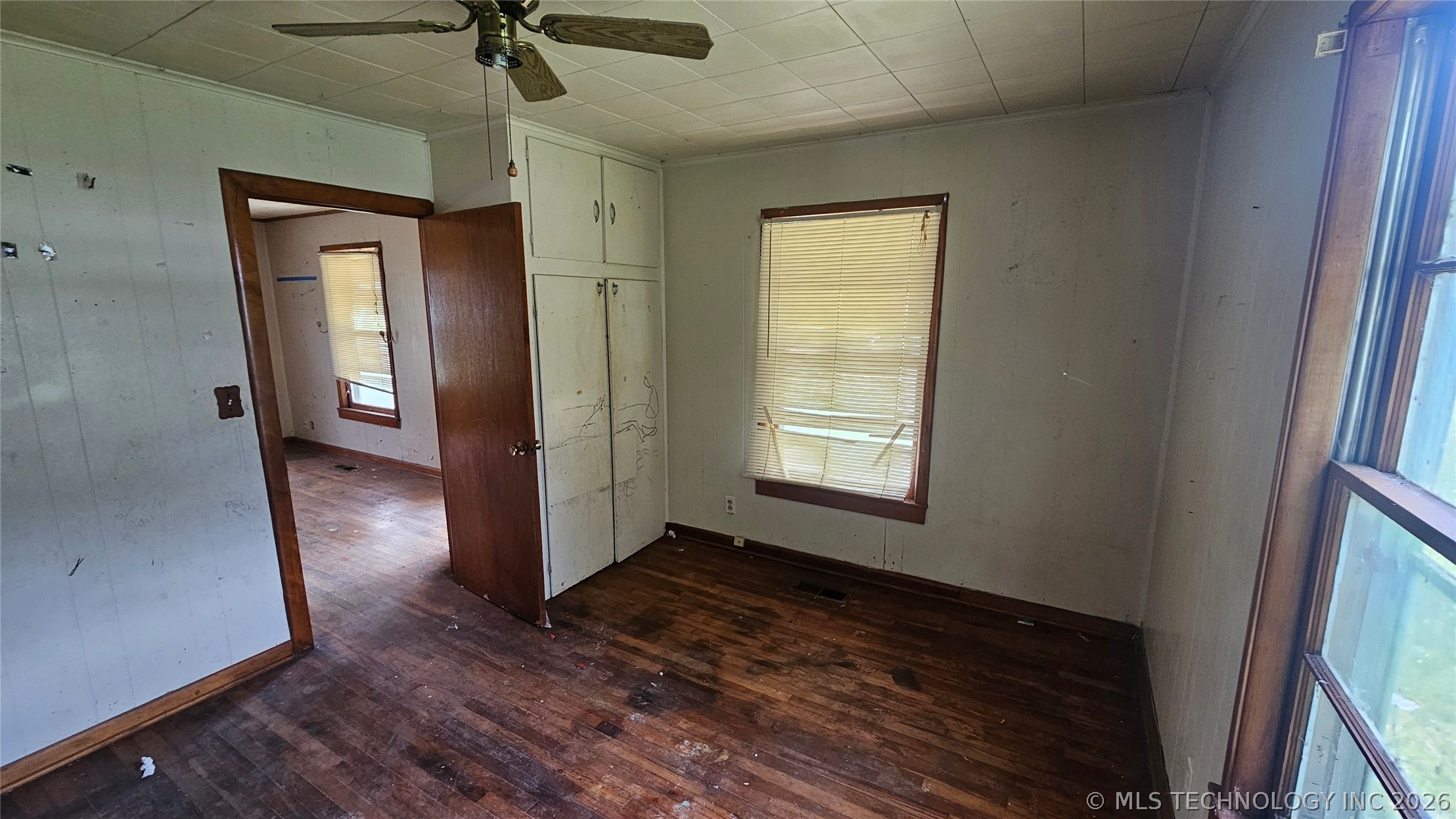 401 N Vine Avenue Property Photo 6