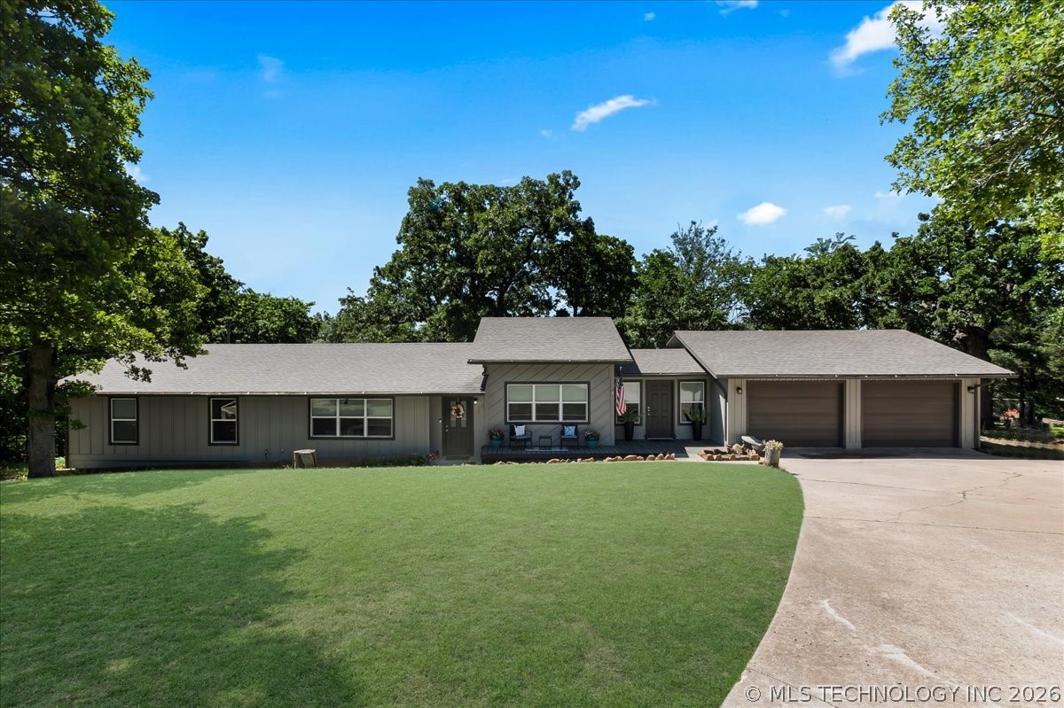 2578 W Hillcrest Drive Property Photo 2
