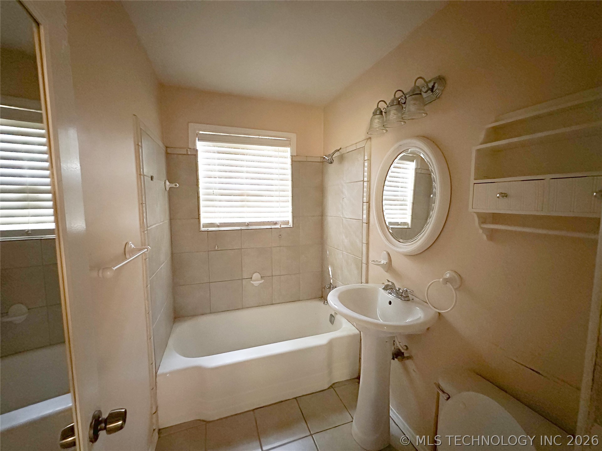 282 E 52nd Place N Property Photo 2