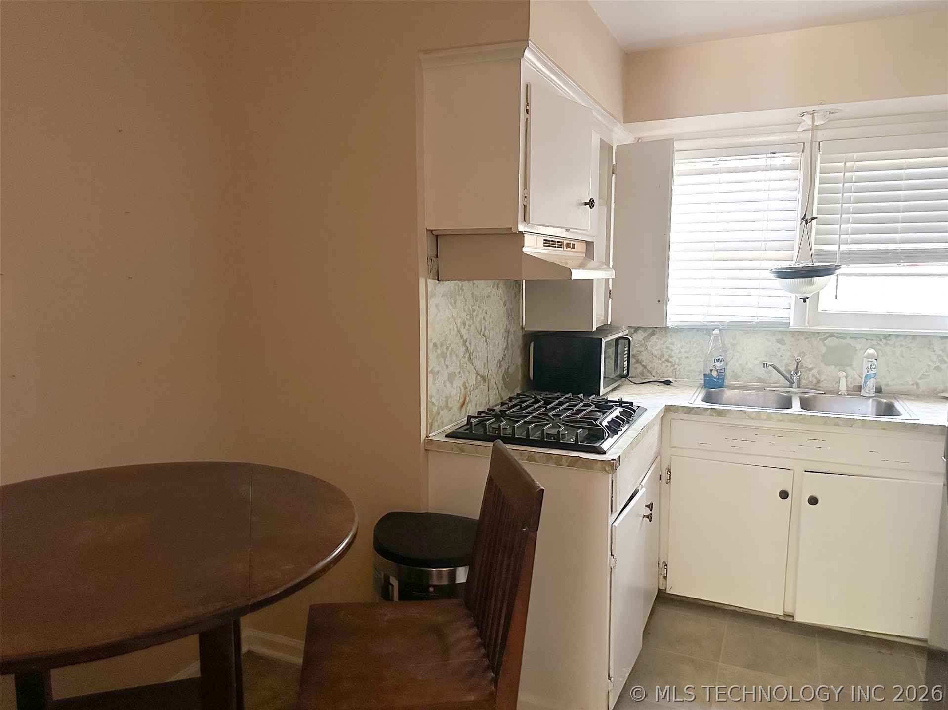 282 E 52nd Place N Property Photo 5