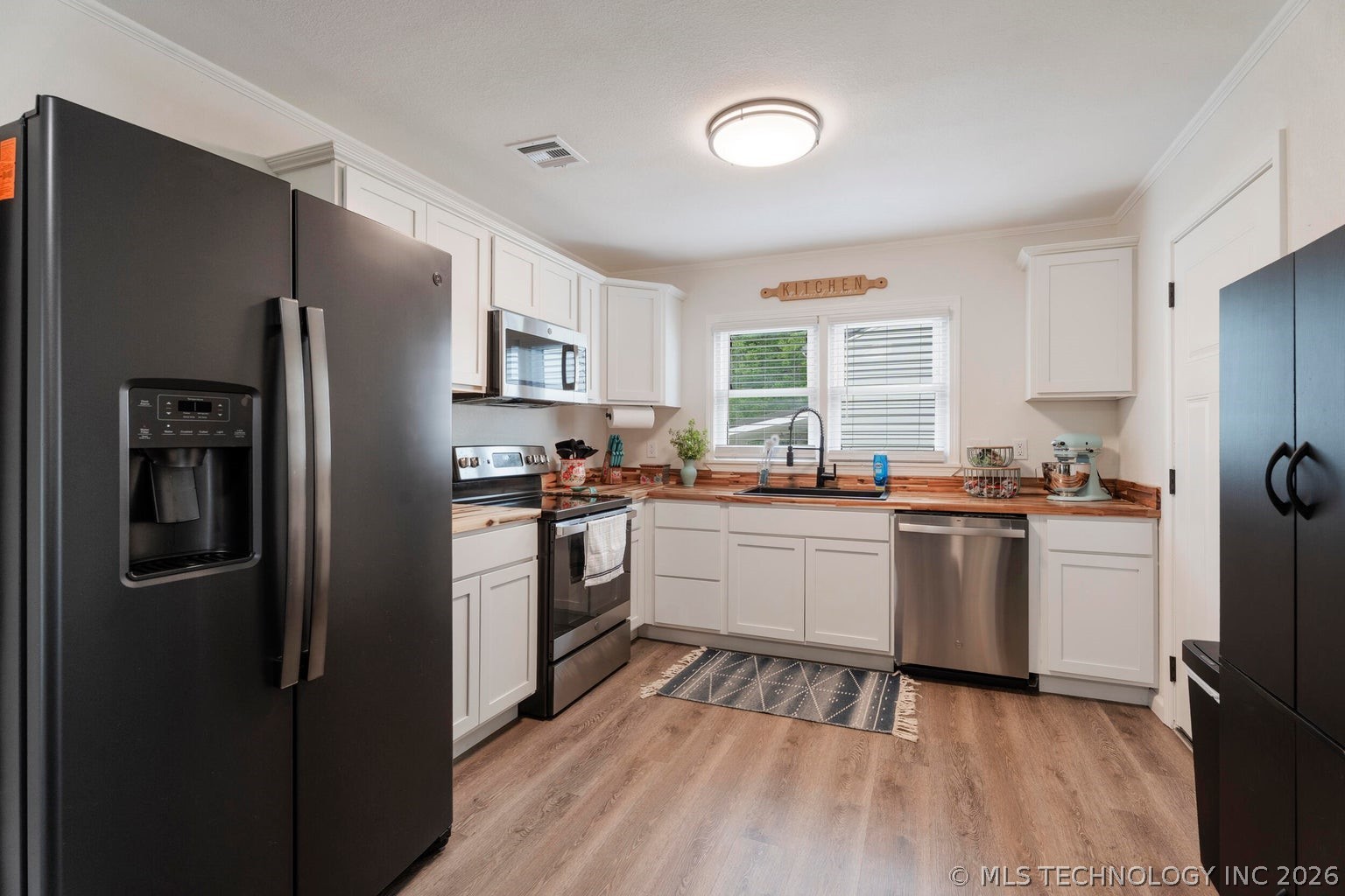 1925 B Street Ne Property Photo 4