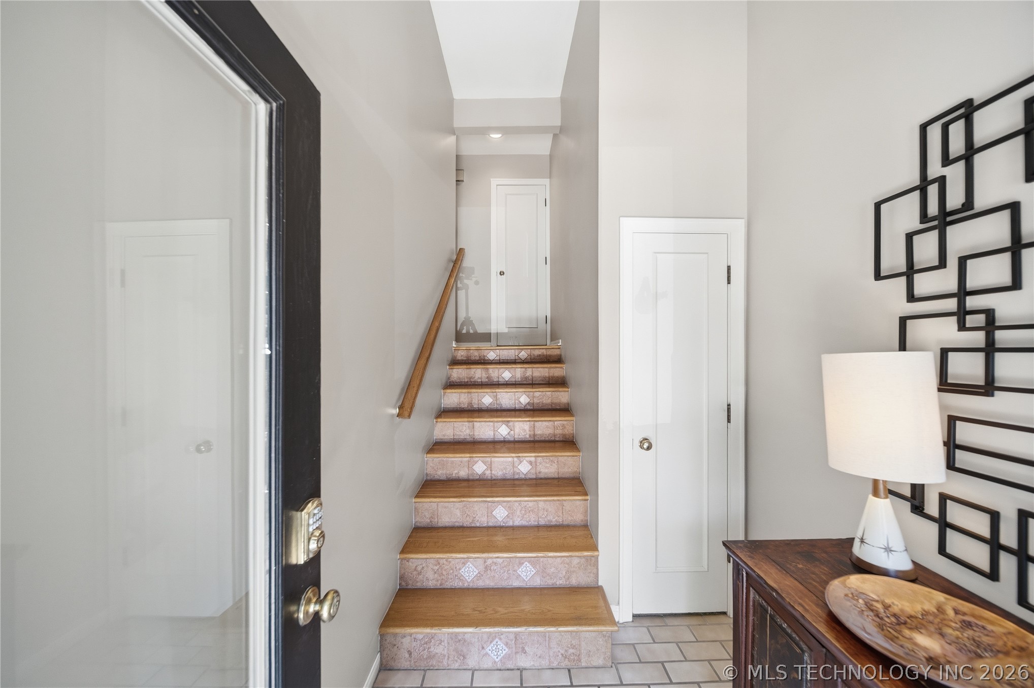 1227 S Lawton Avenue 14 Property Photo 2