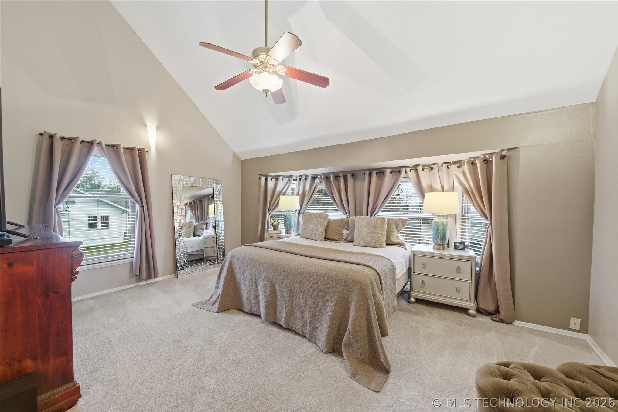1227 S Lawton Avenue 14 Property Photo 6
