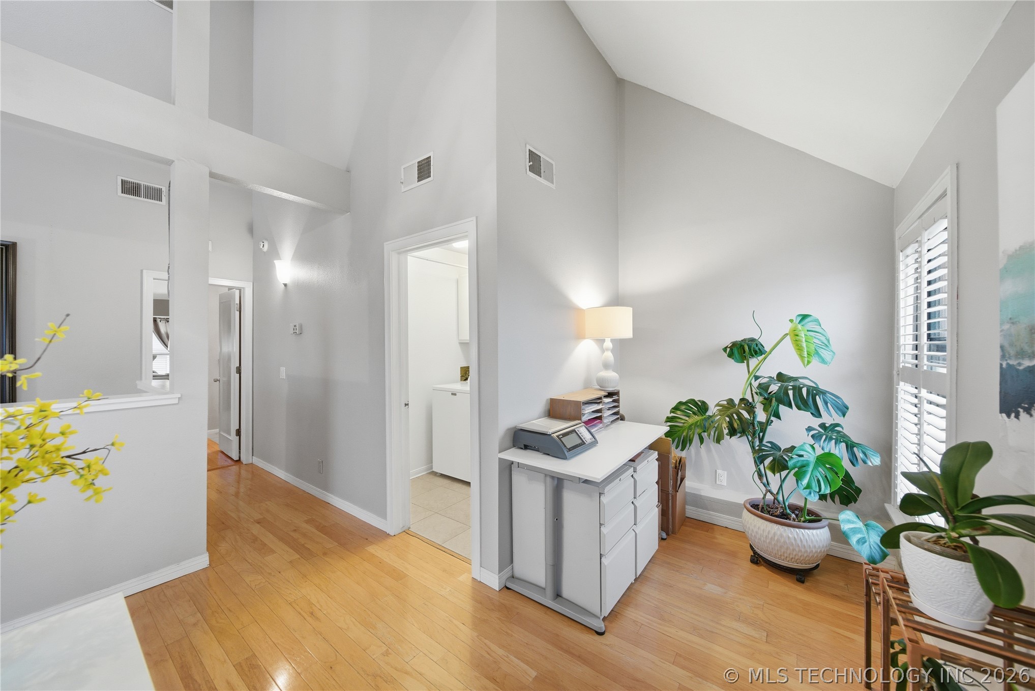1227 S Lawton Avenue 14 Property Photo 24