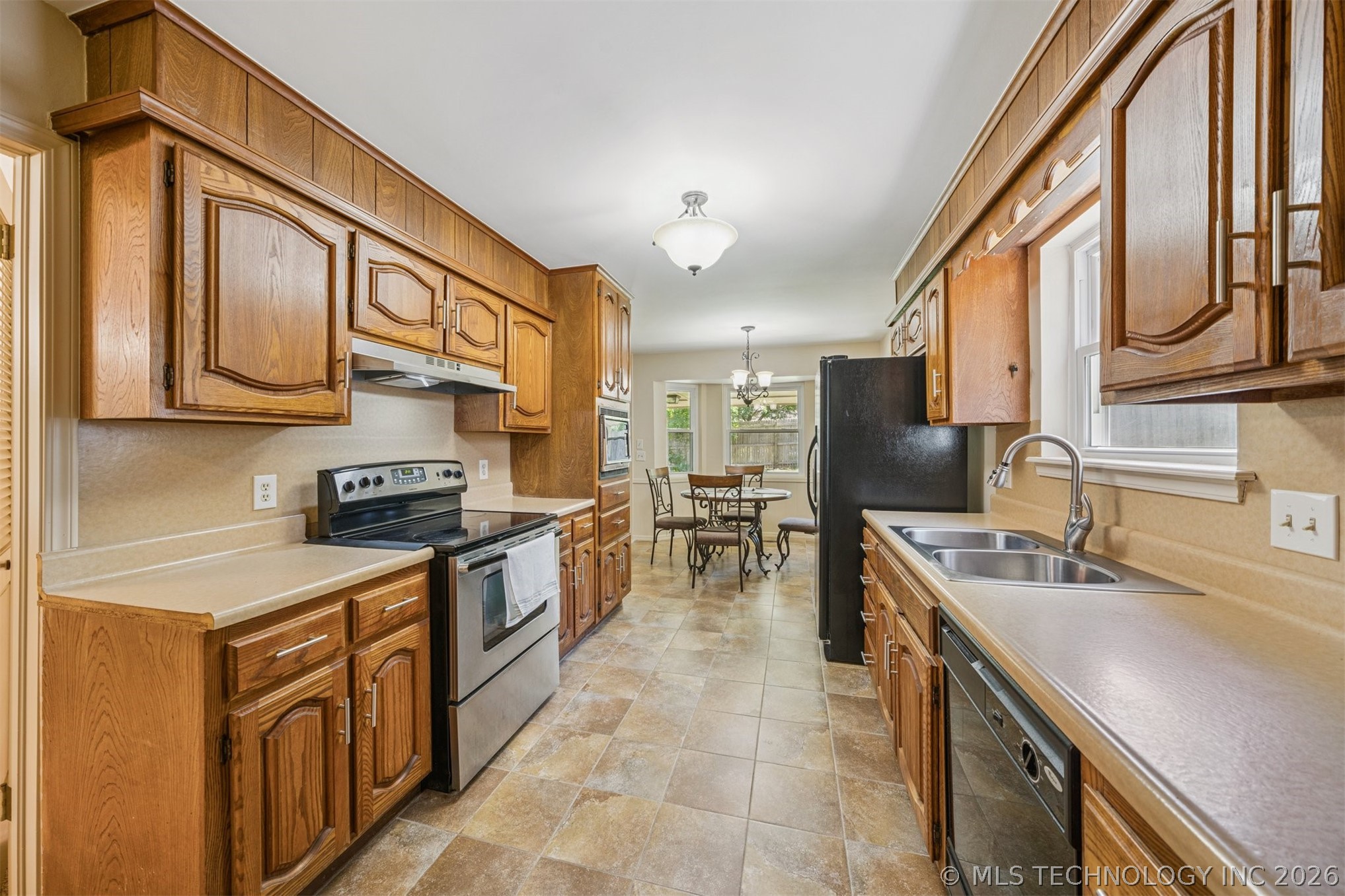 5732 E 64th Street Property Photo 5
