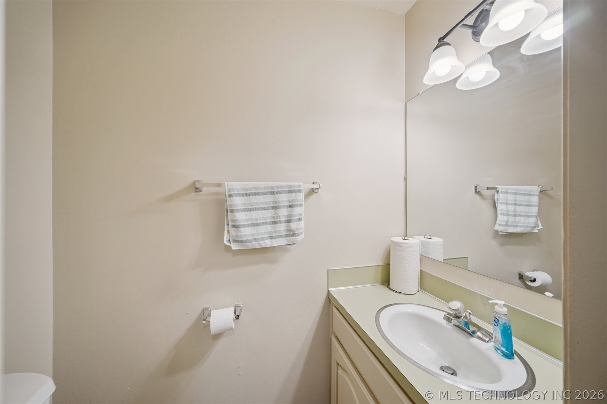 5732 E 64th Street Property Photo 20