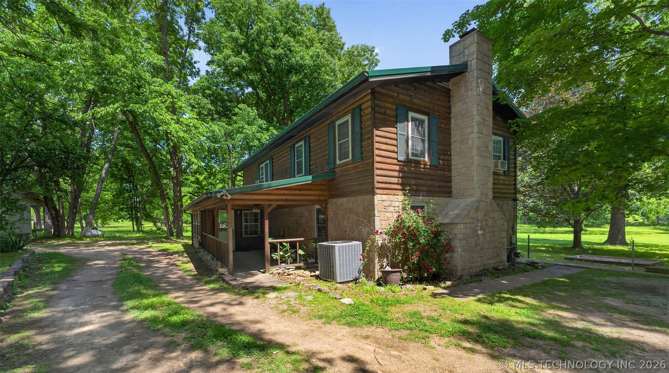 9596 N 447 Road Property Photo 3