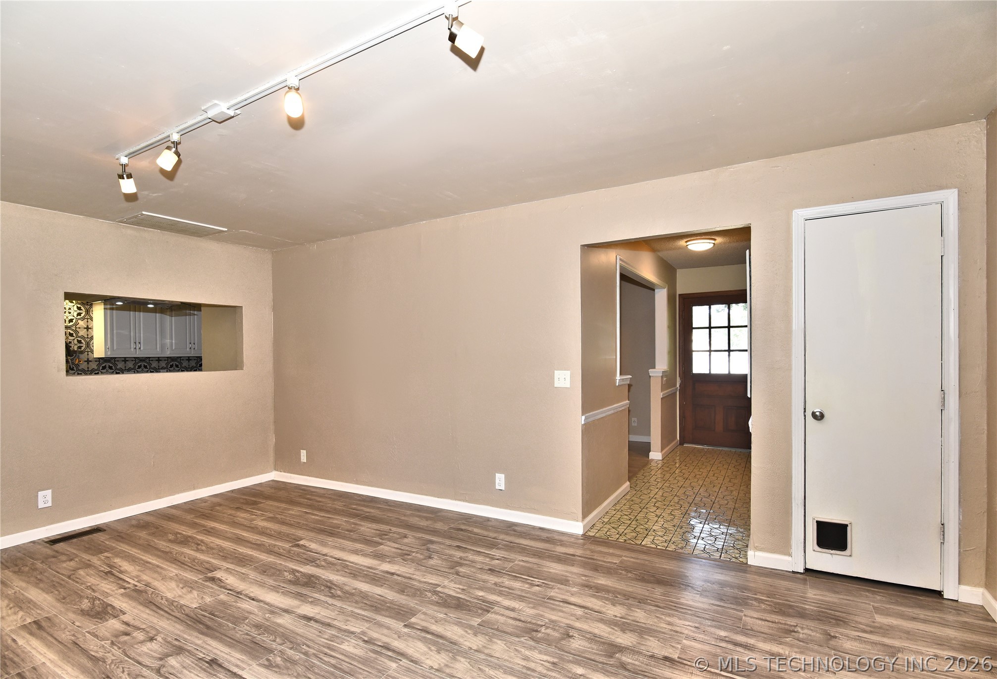 316 Redbud Court Property Photo 5