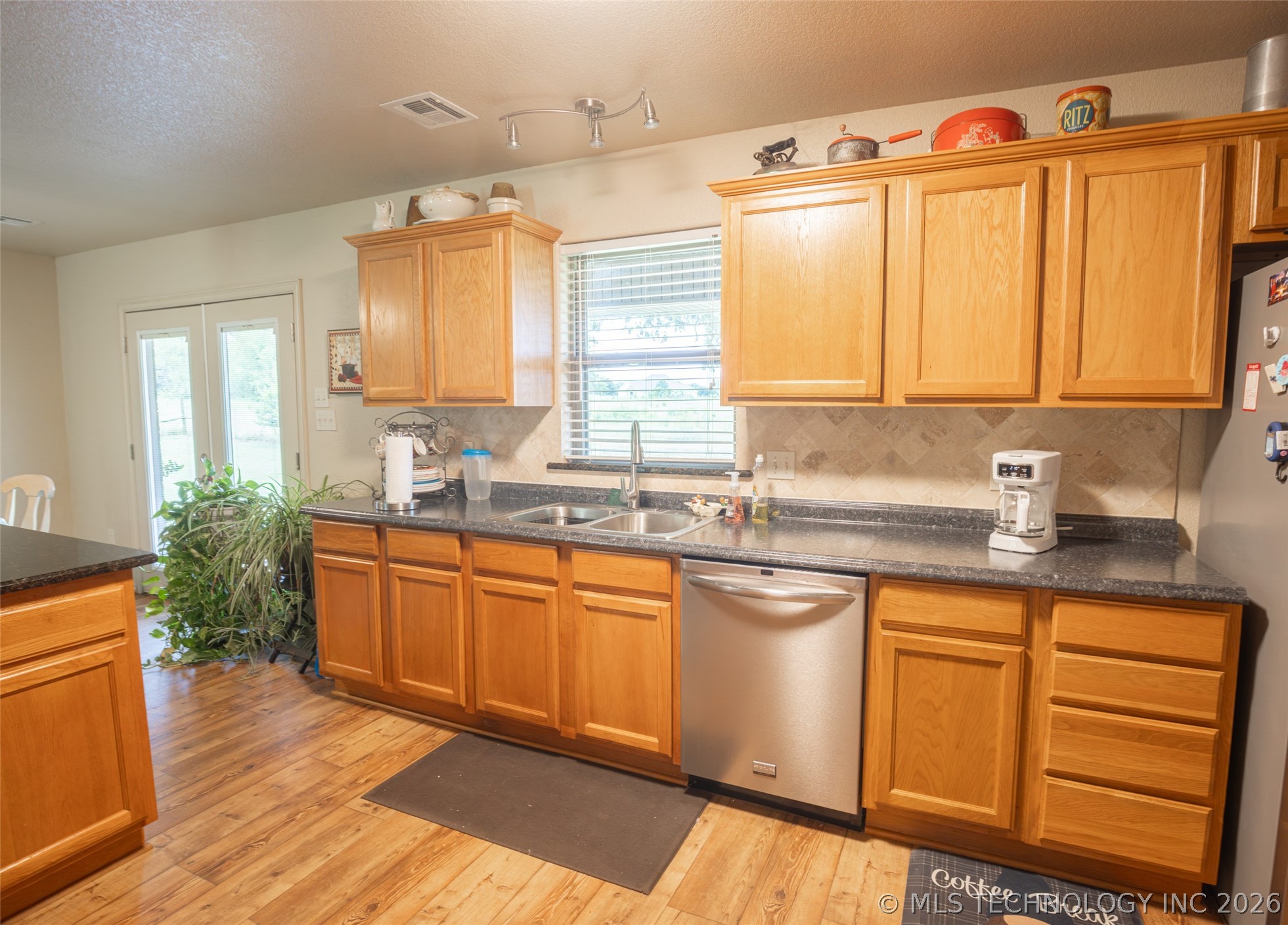 7611 Dickson Property Photo 4