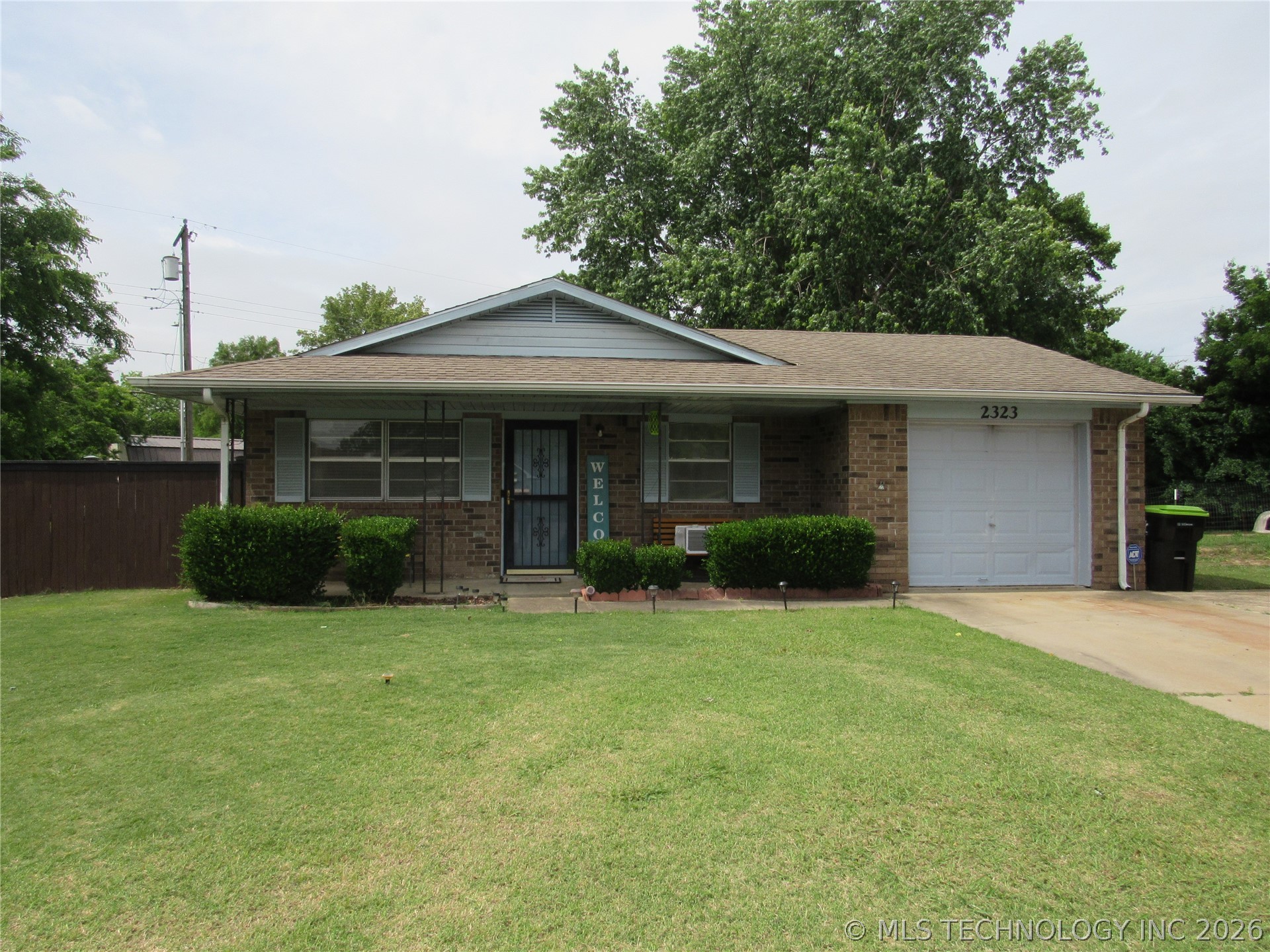 2323 Stephanie Property Photo 1