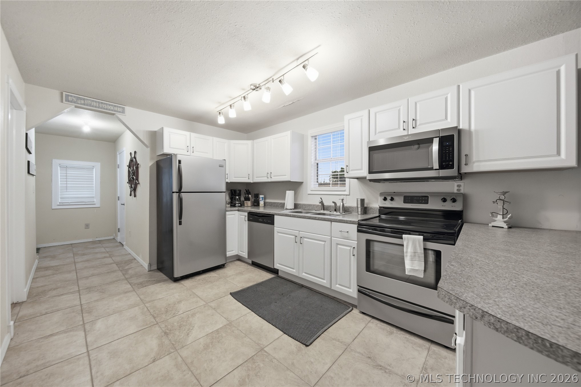 111 W Leonard Street Property Photo 20