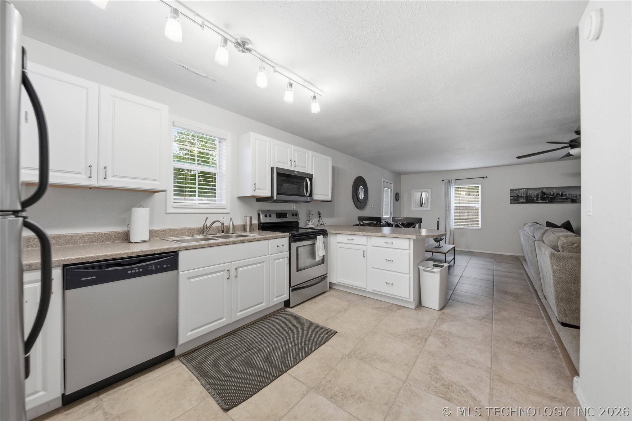 111 W Leonard Street Property Photo 22