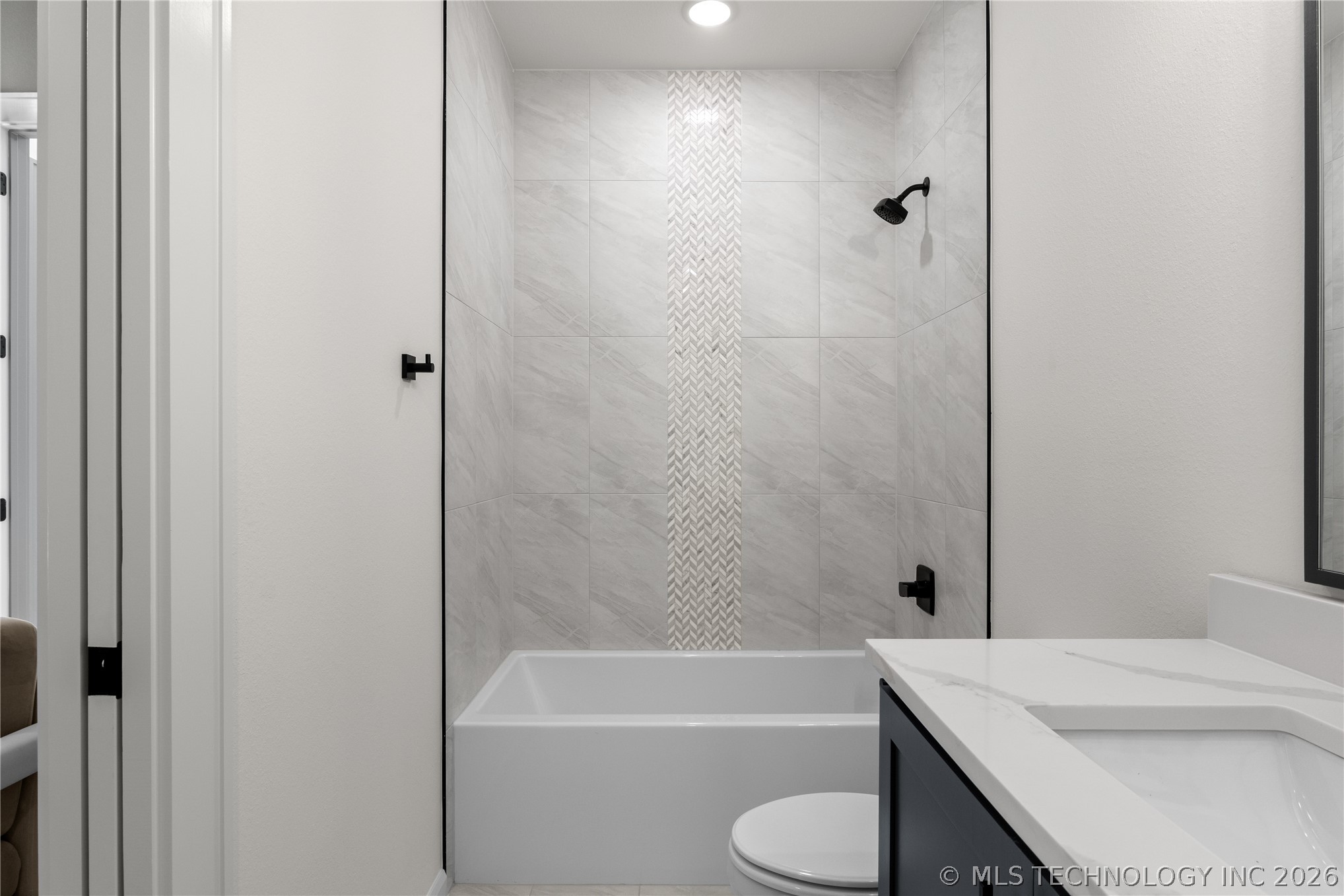 231 E 35th Place Property Photo 17