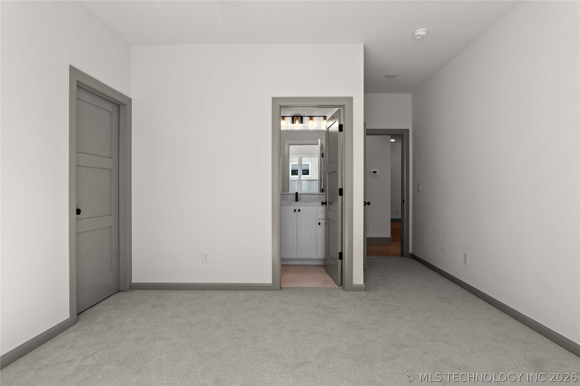 231 E 35th Place Property Photo 81
