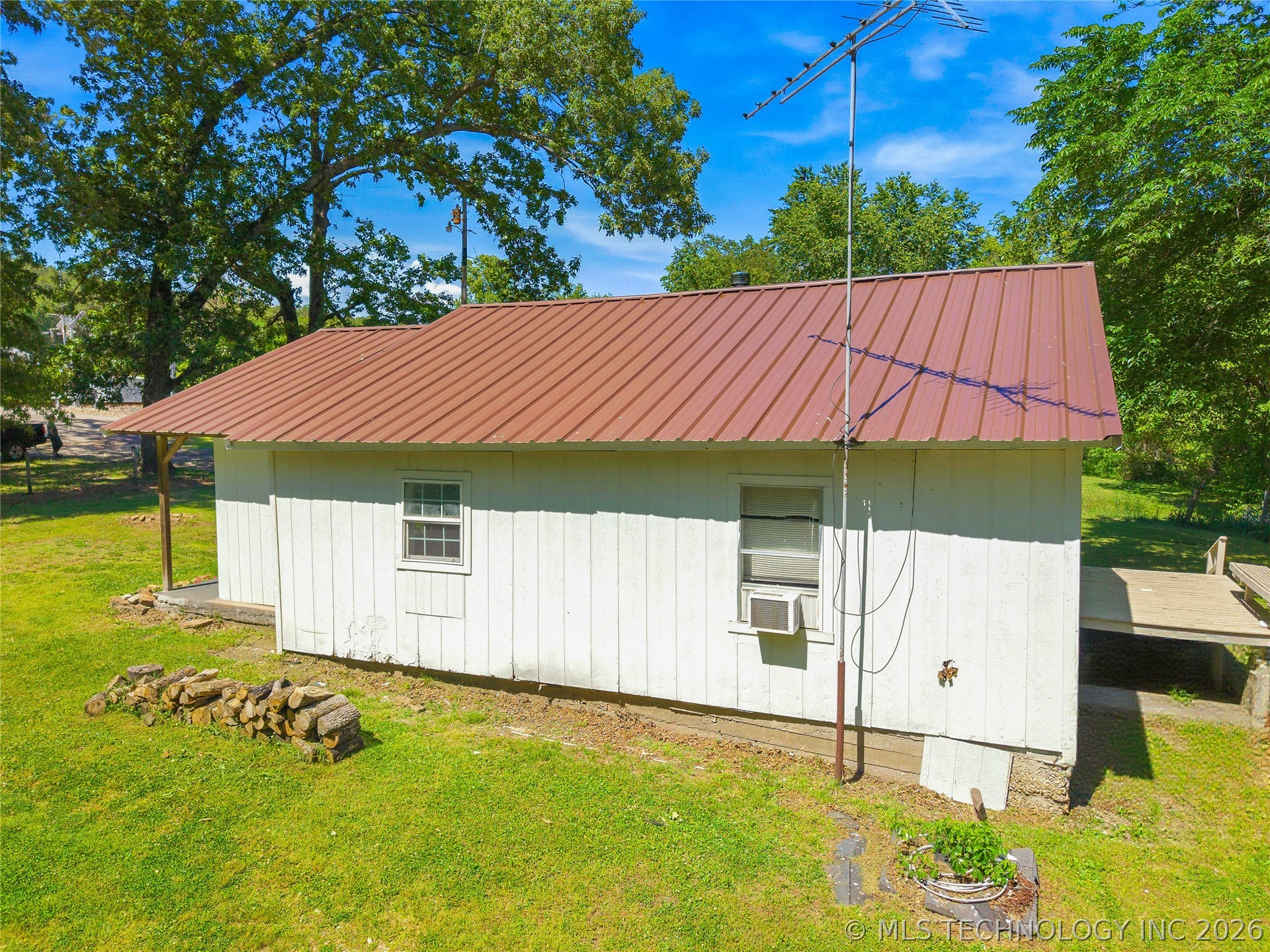 464220 E 888 Road Property Photo 5