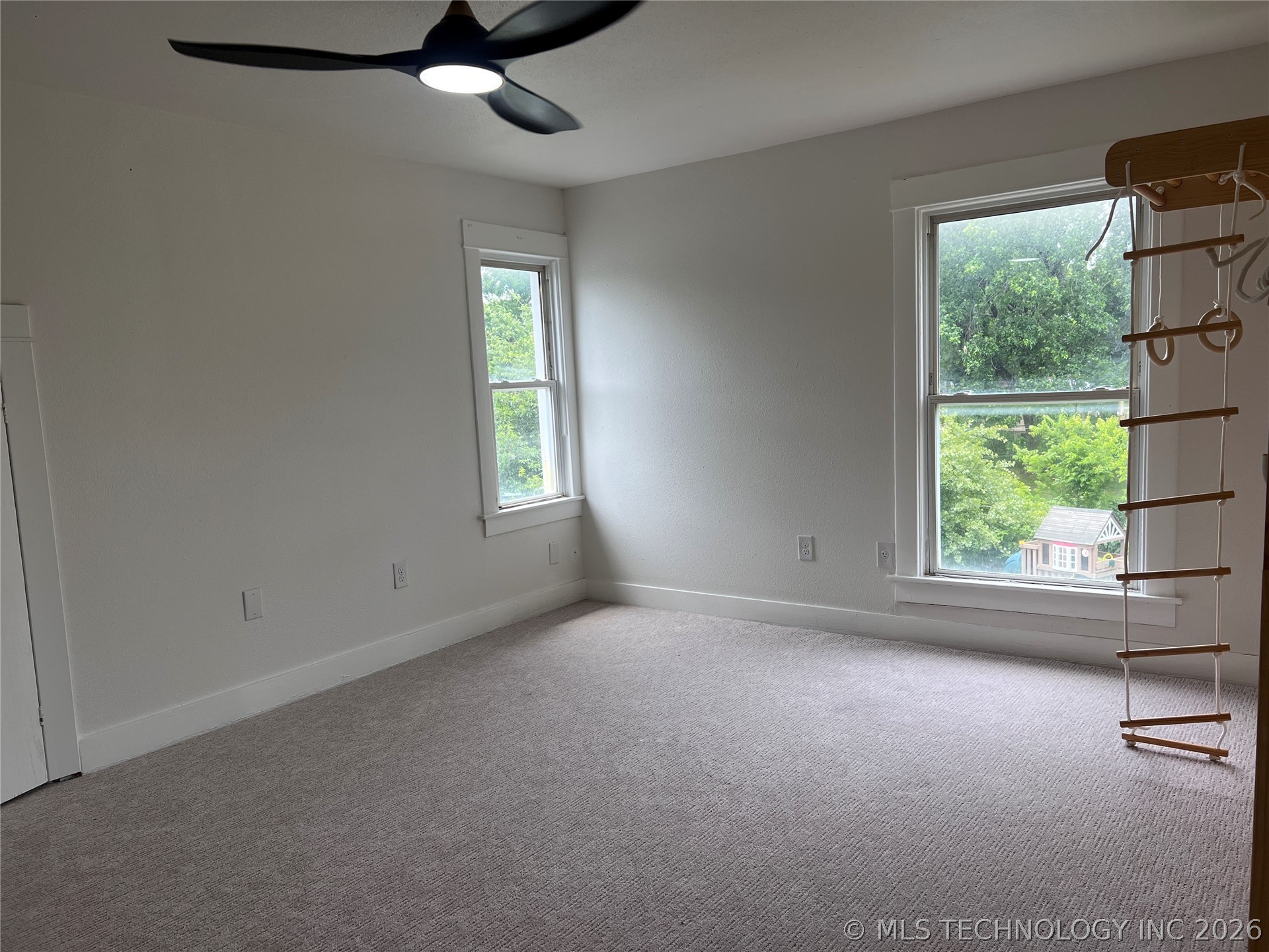 70 E Washington Avenue Property Photo 31