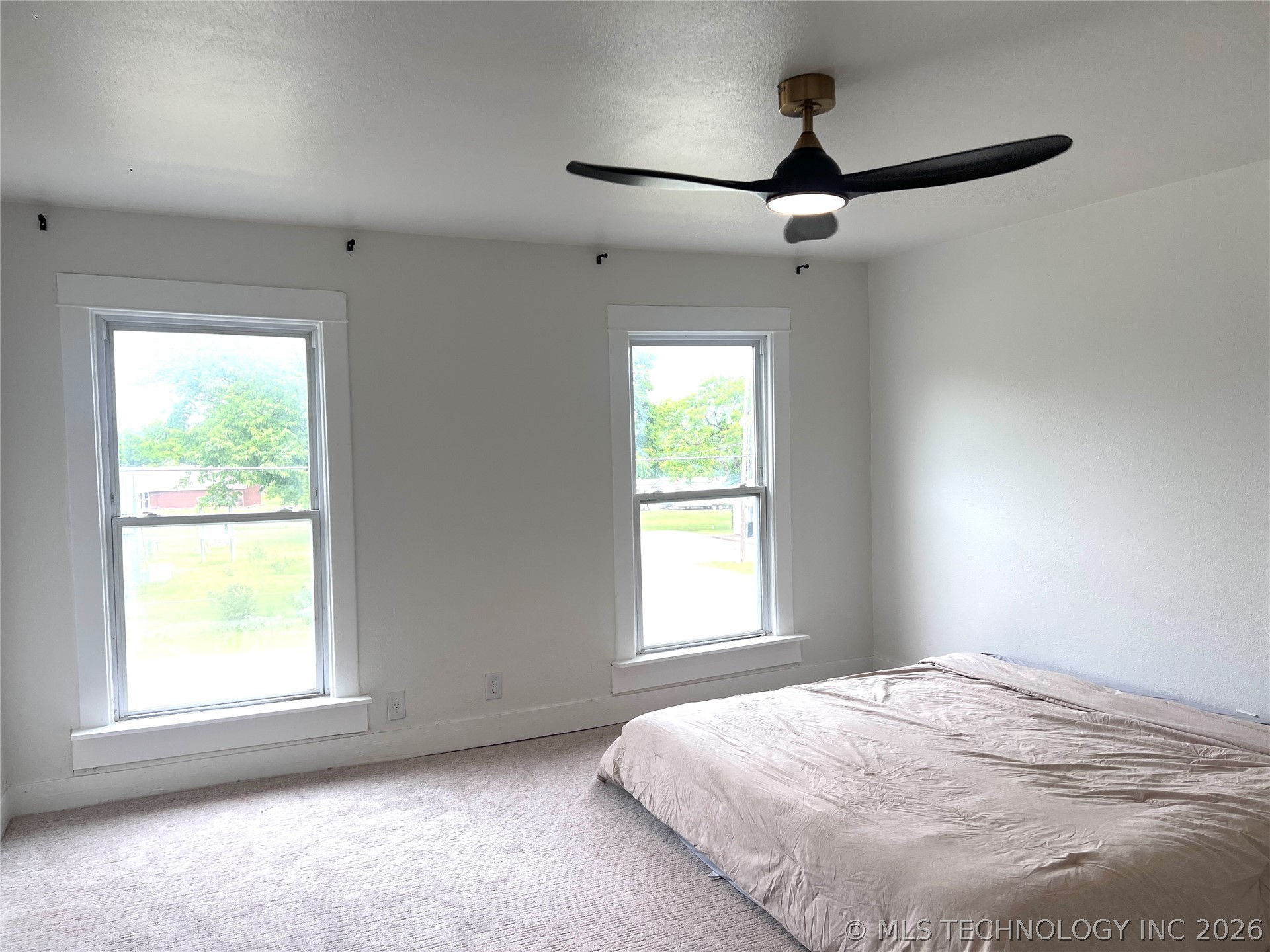 70 E Washington Avenue Property Photo 32