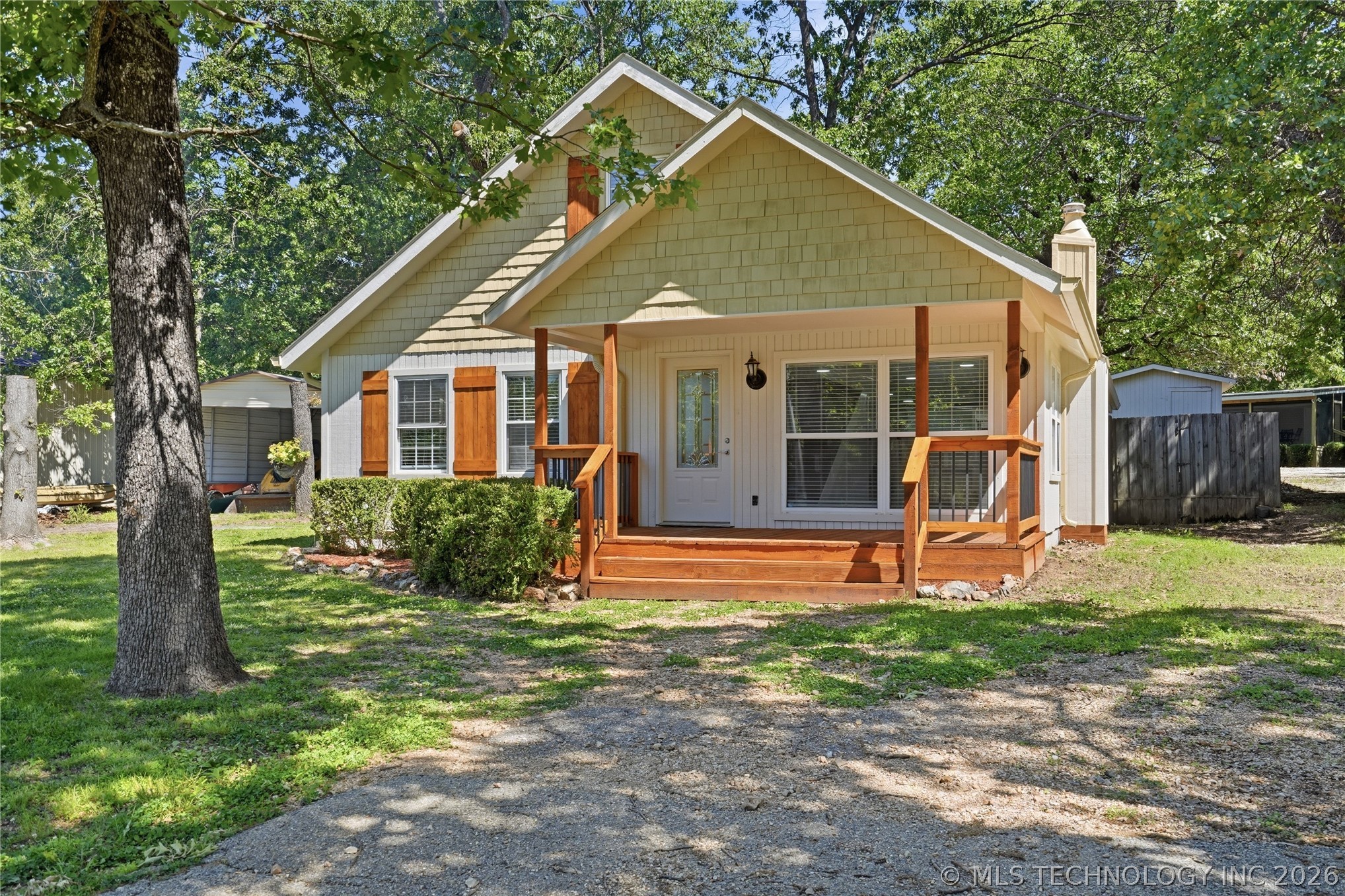 453684 Osage Avenue Property Photo 1