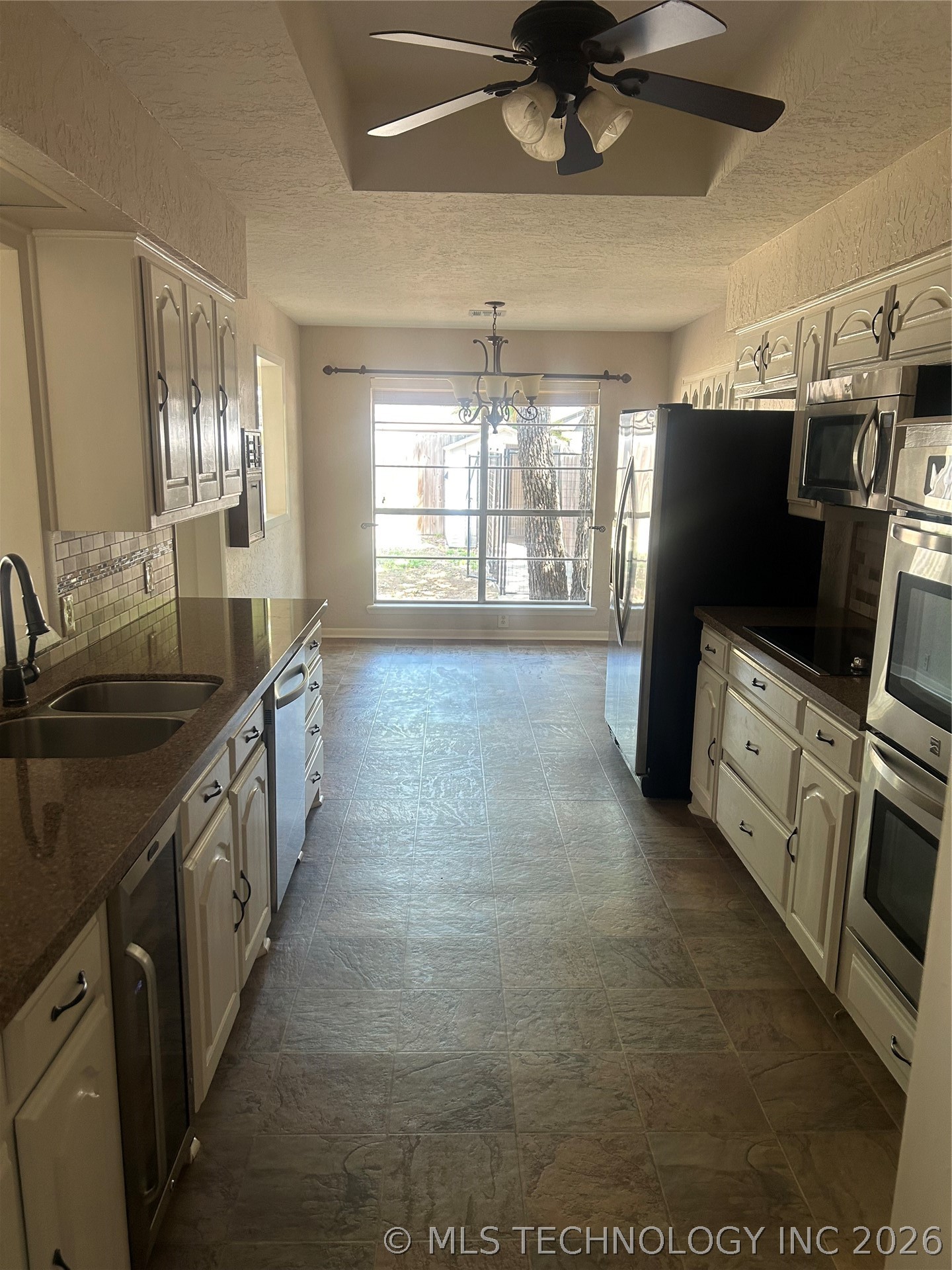 2913 Springdale Lane Property Photo 11