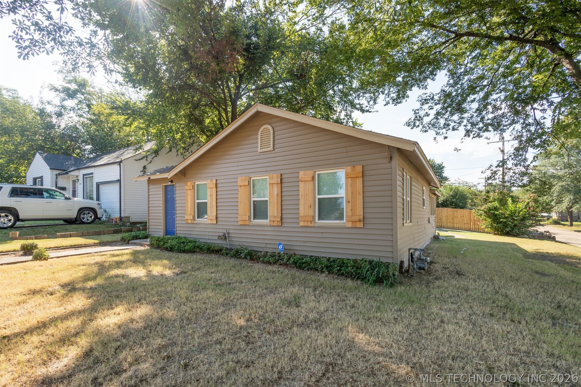 4702 E 4th Place Property Photo 1