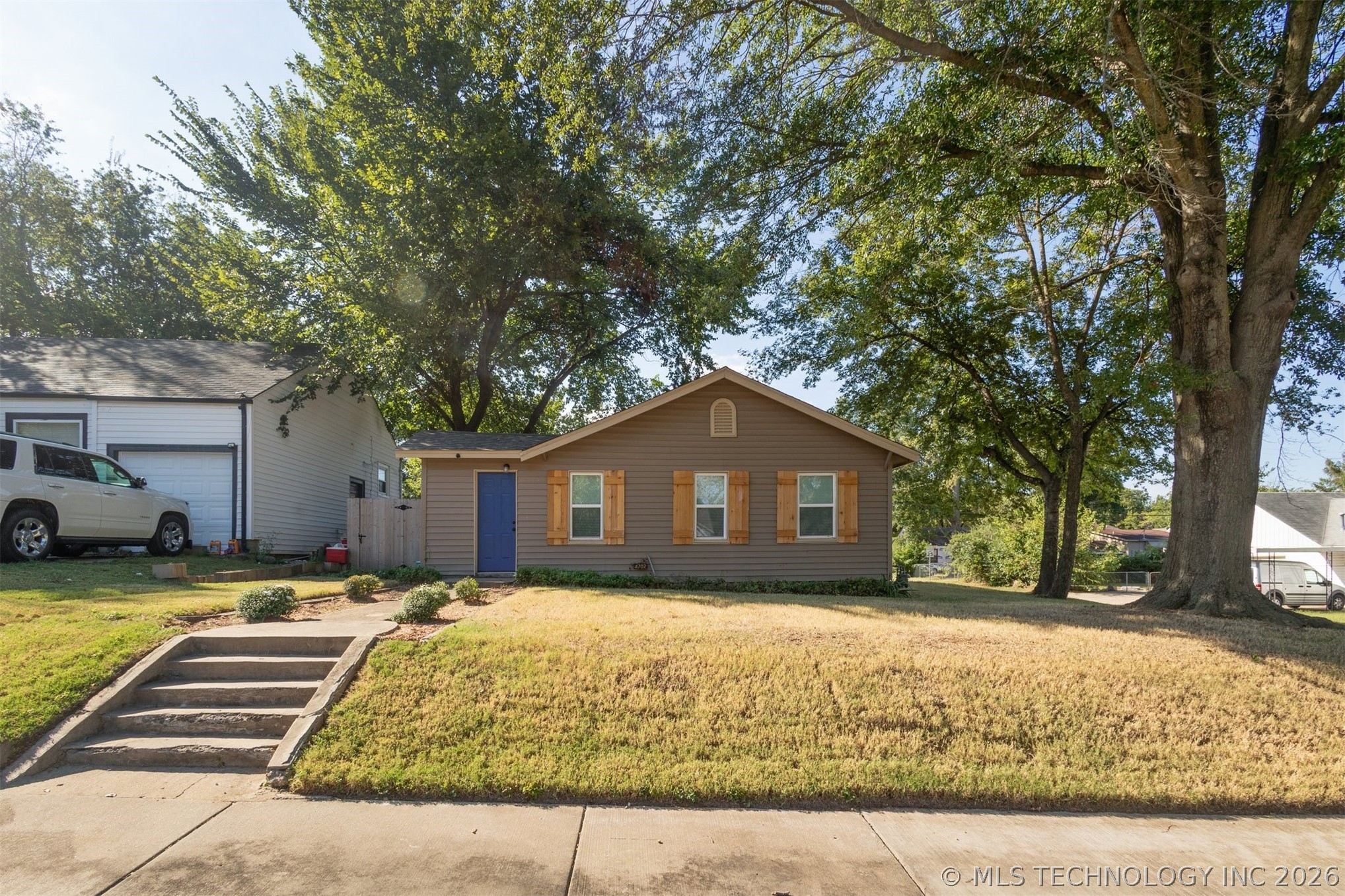 4702 E 4th Place Property Photo 3