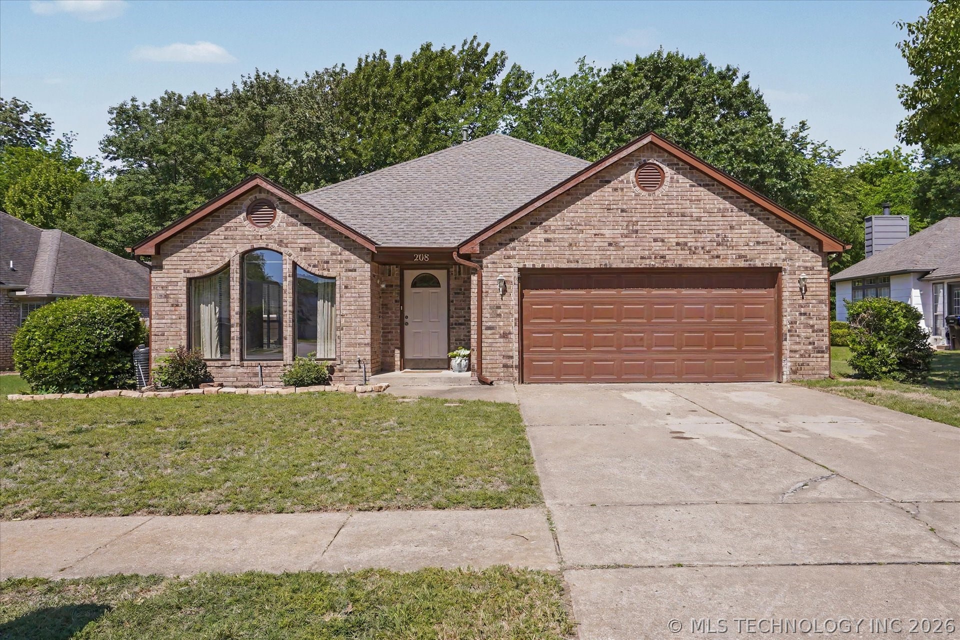 208 S Poplar Avenue Property Photo